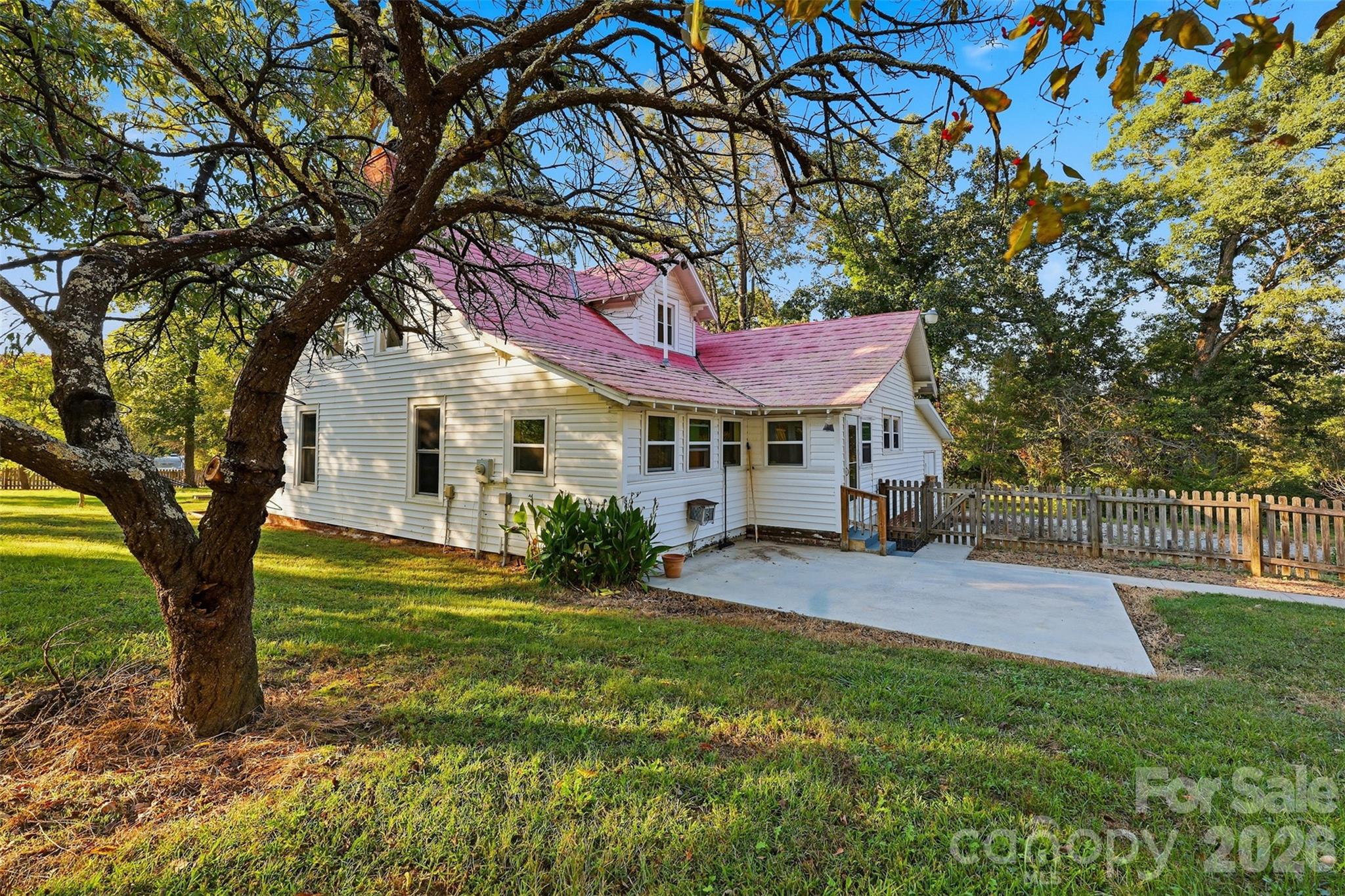 main property photo 40
