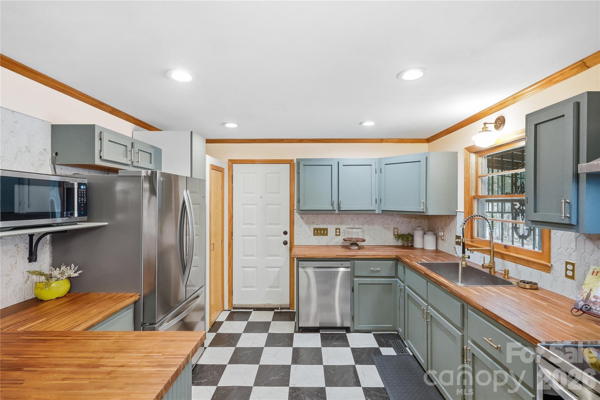 main property photo 7