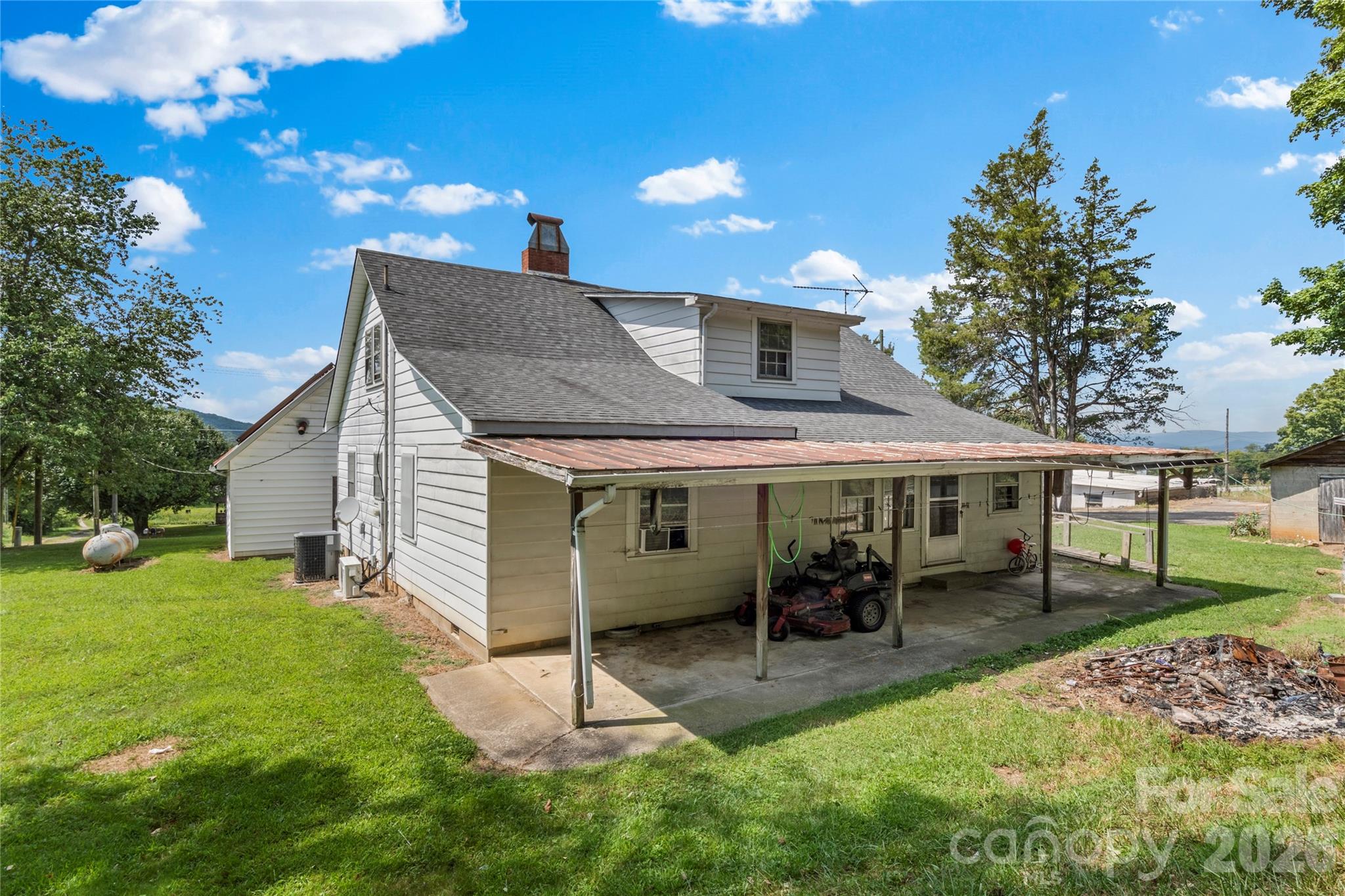 main property photo 13