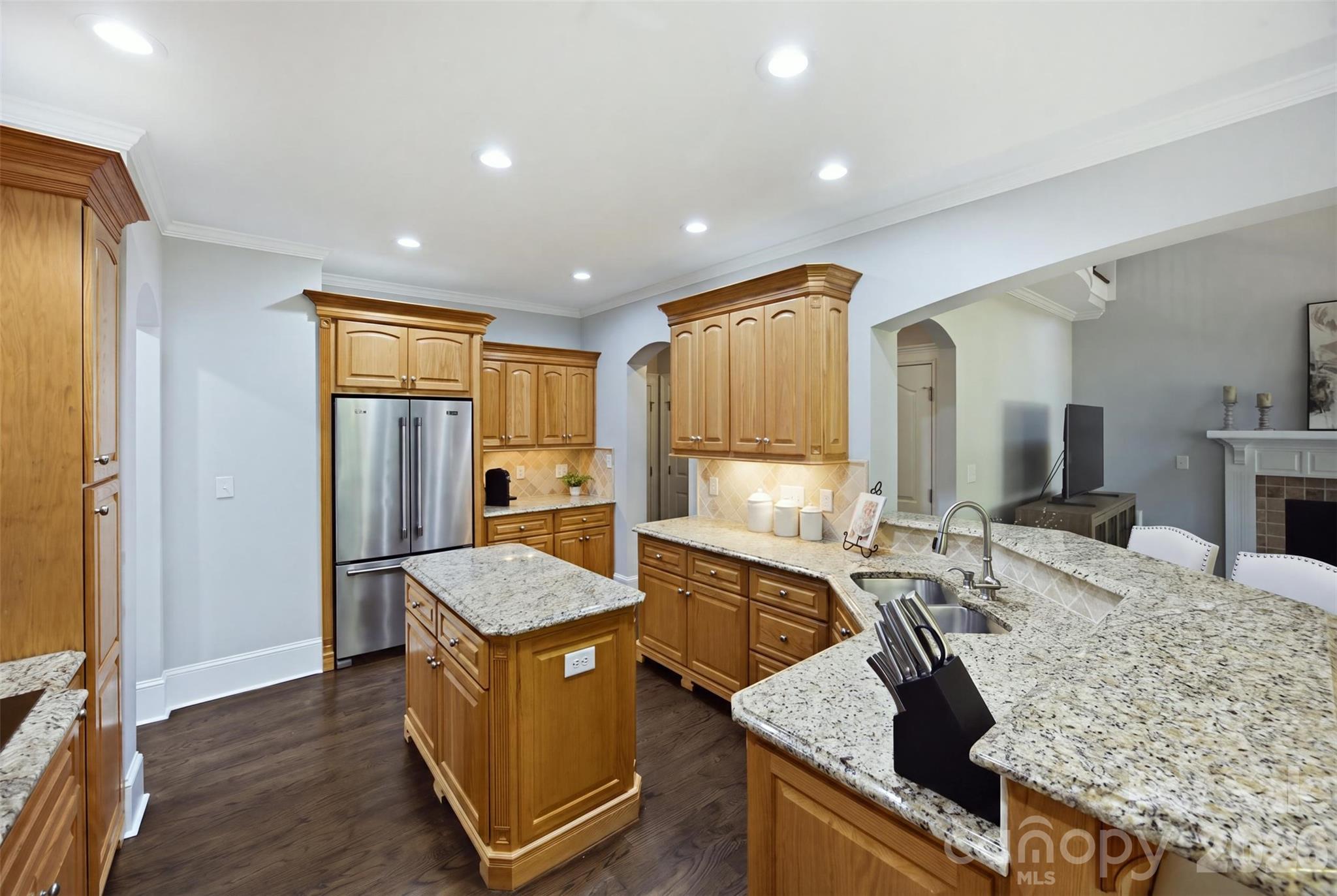 main property photo 16