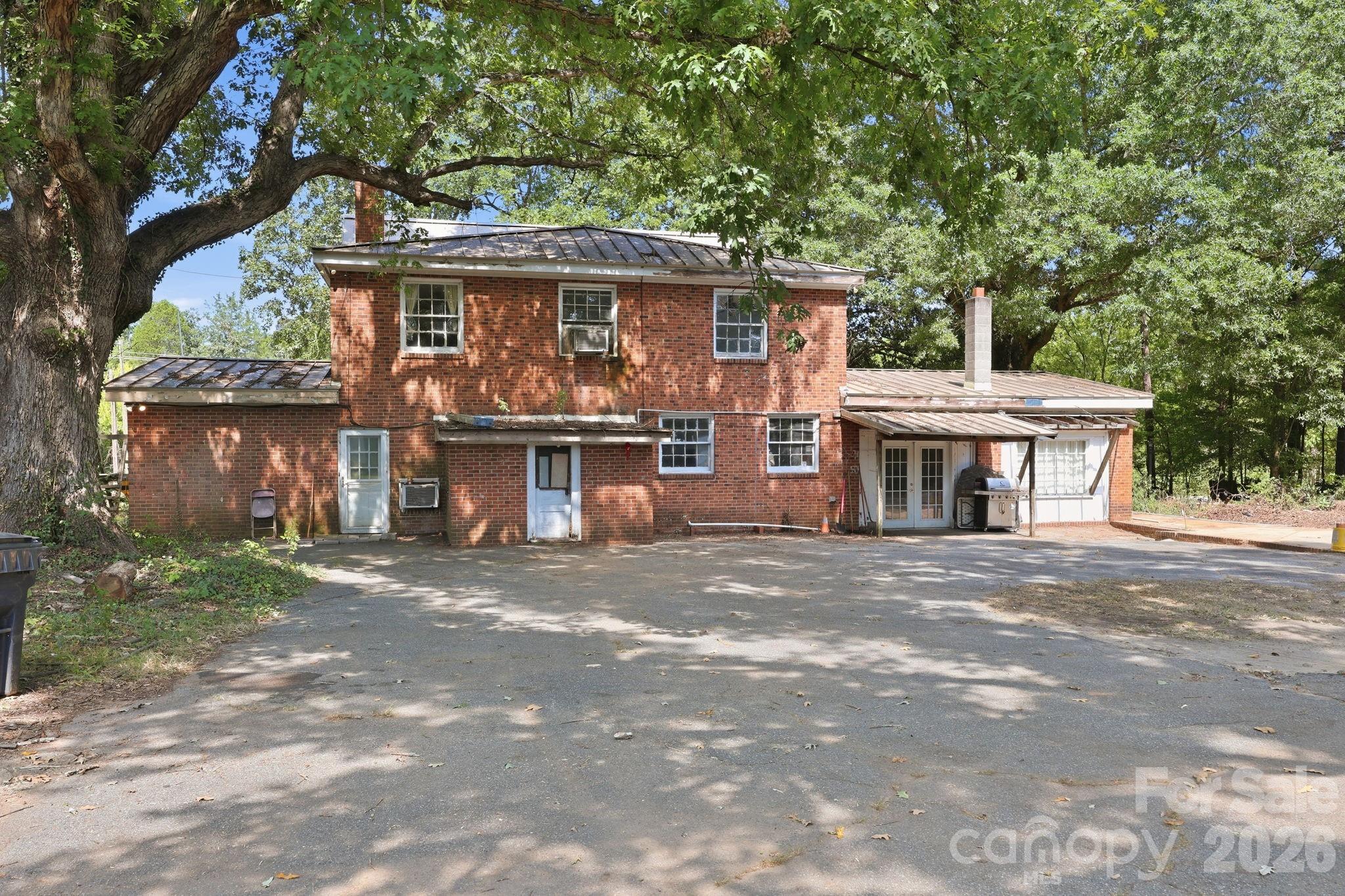main property photo 28