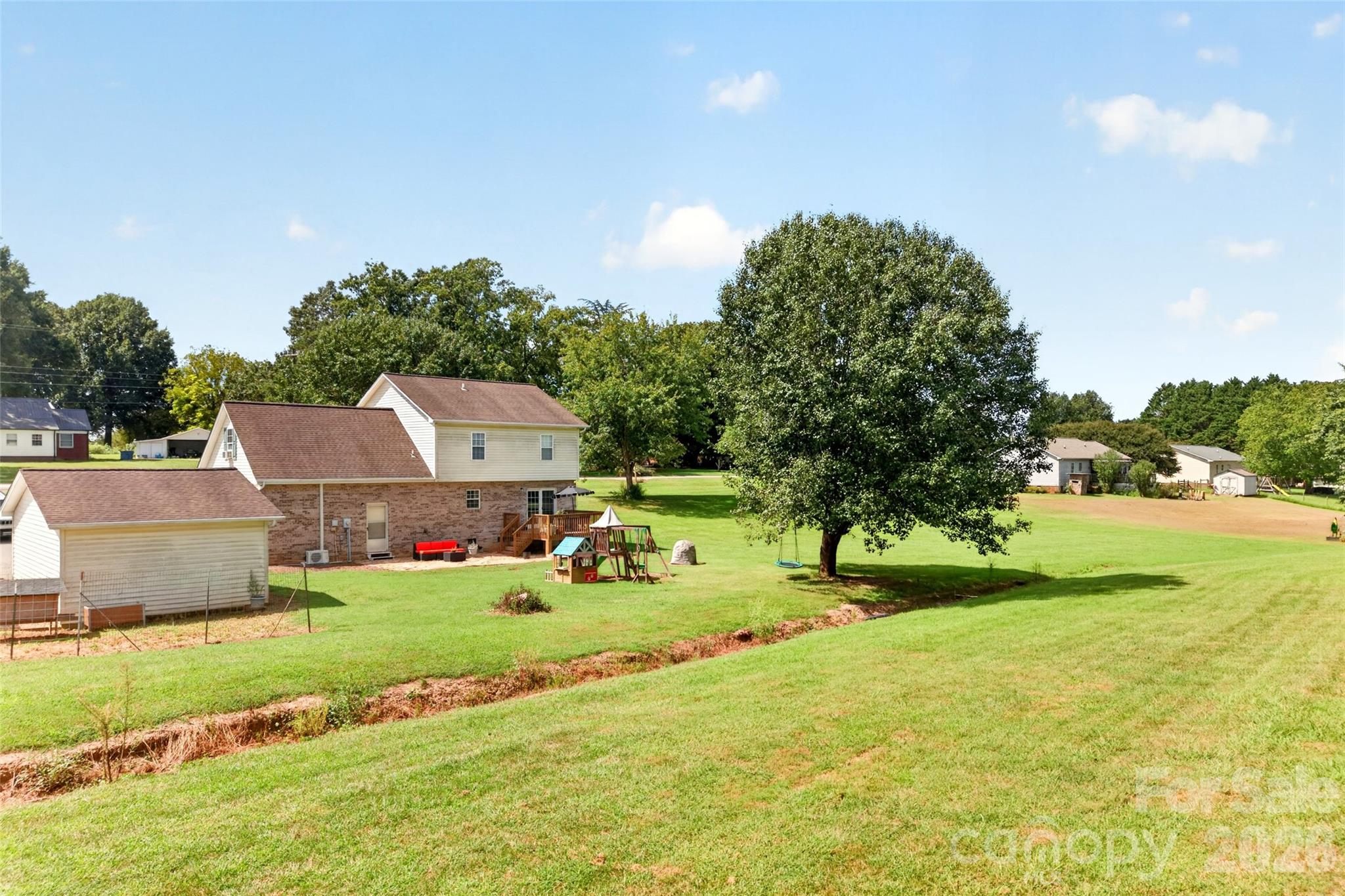 main property photo 40