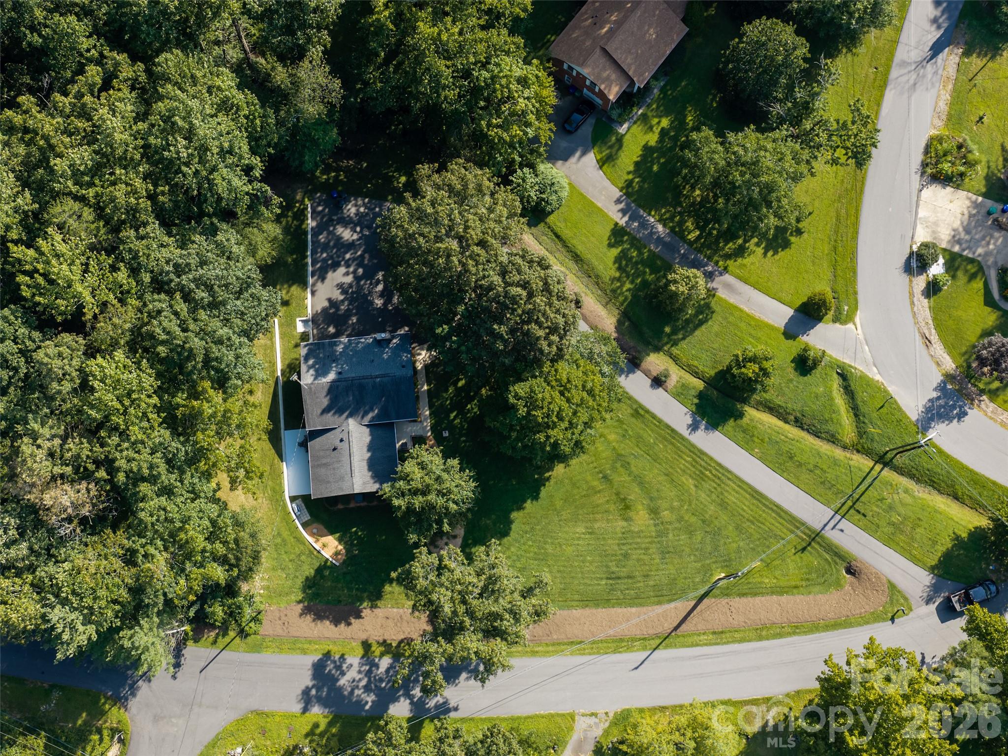 main property photo 40