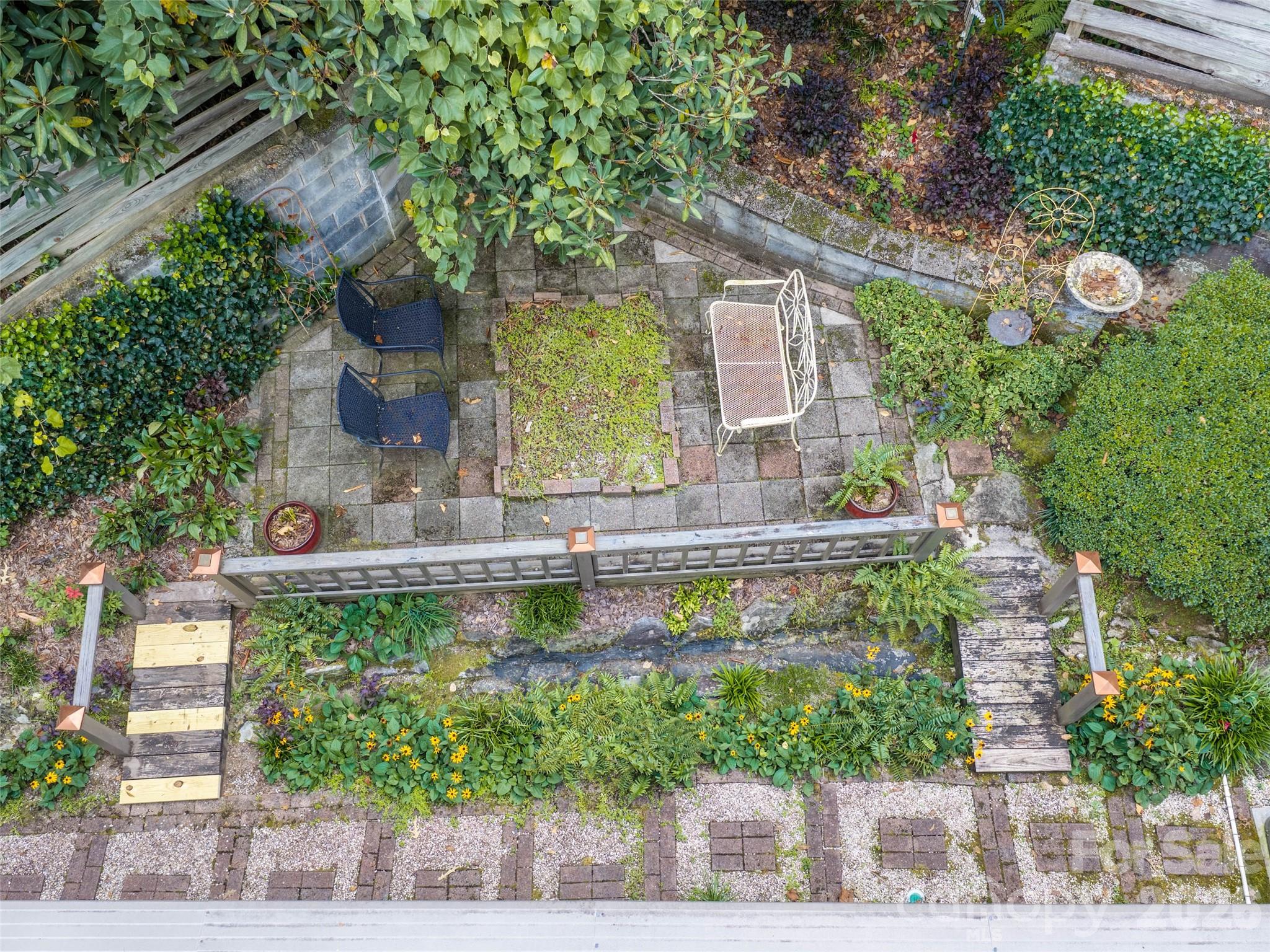main property photo 11