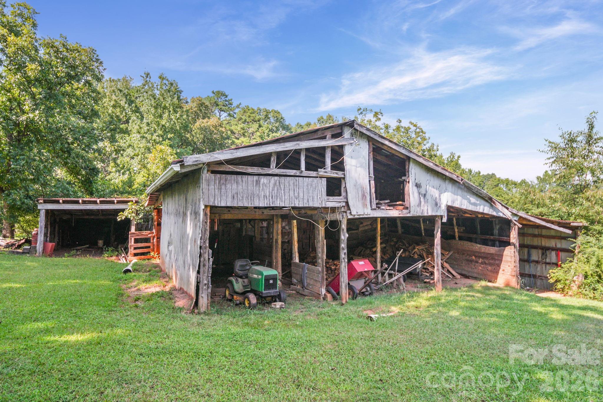 main property photo 37