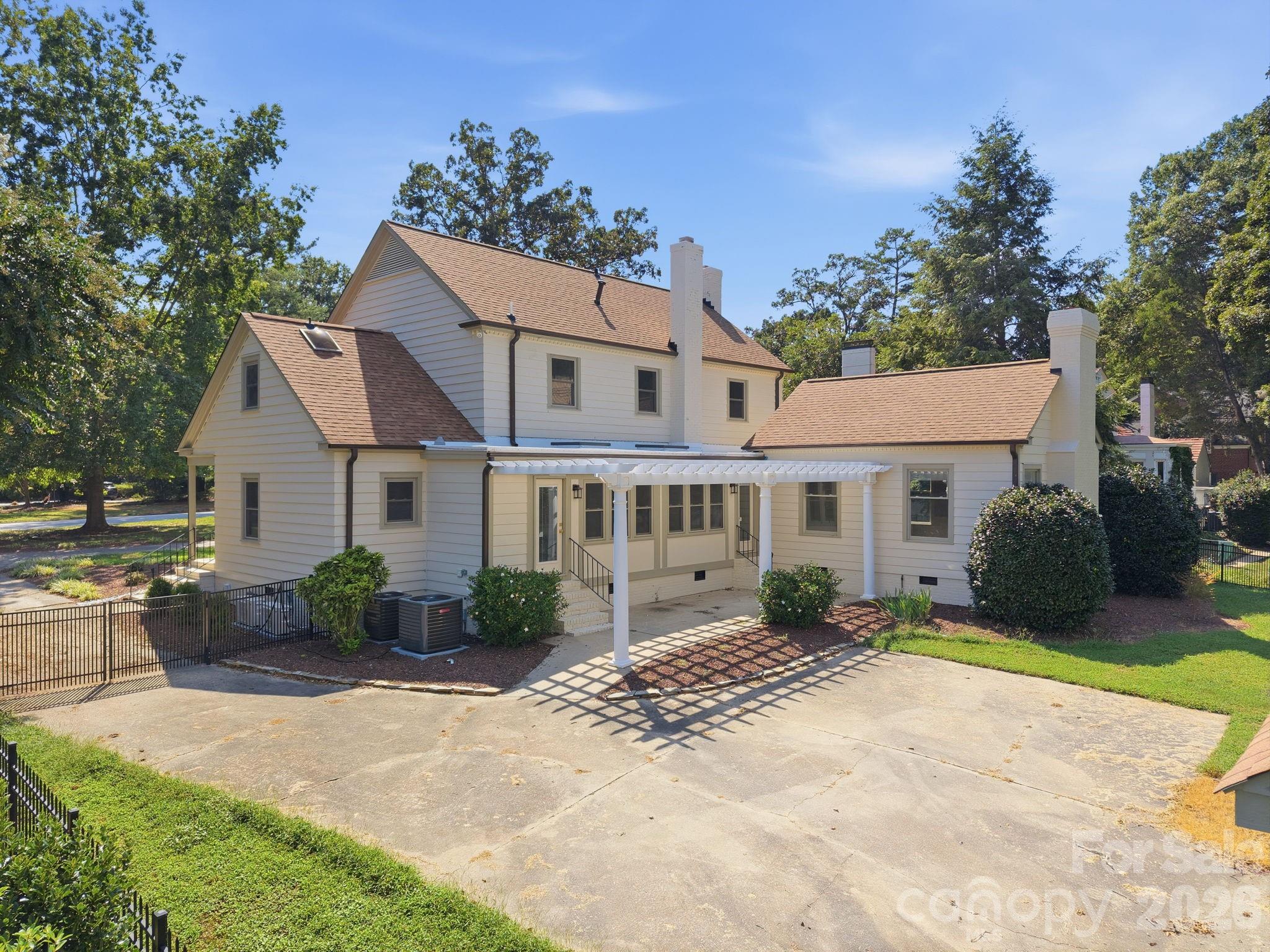 main property photo 37