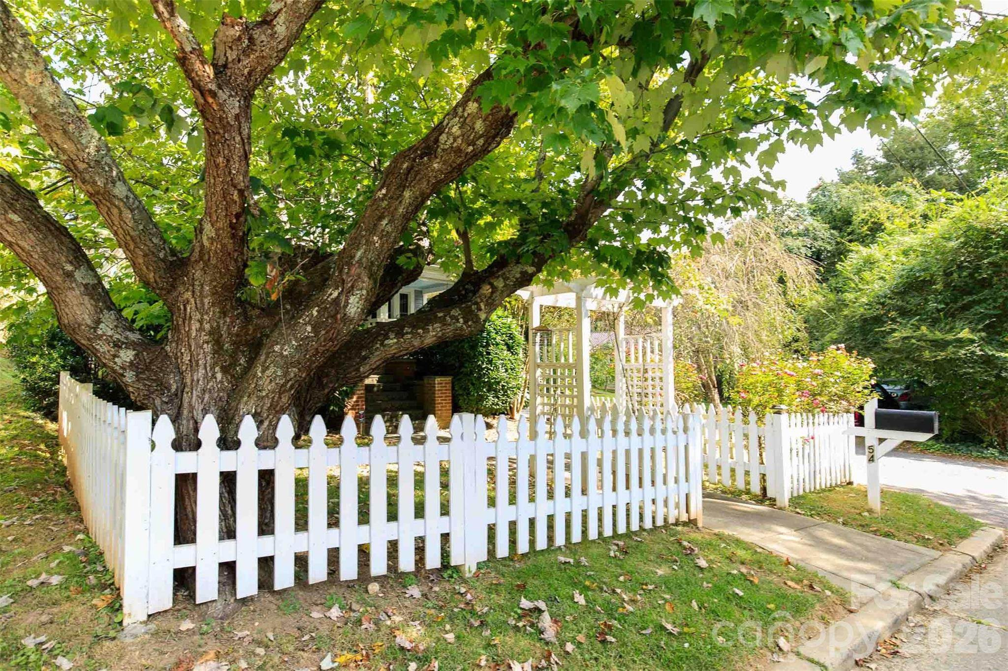main property photo 40
