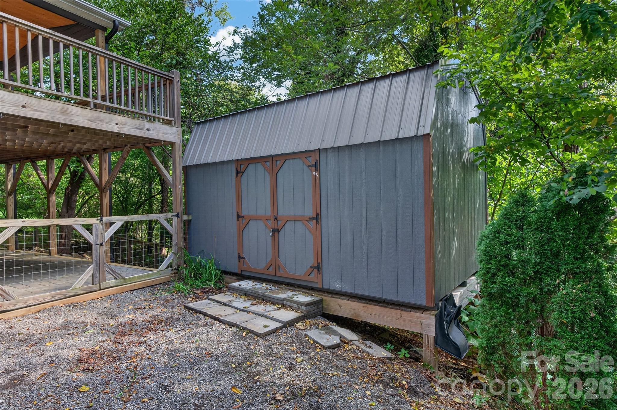 main property photo 30