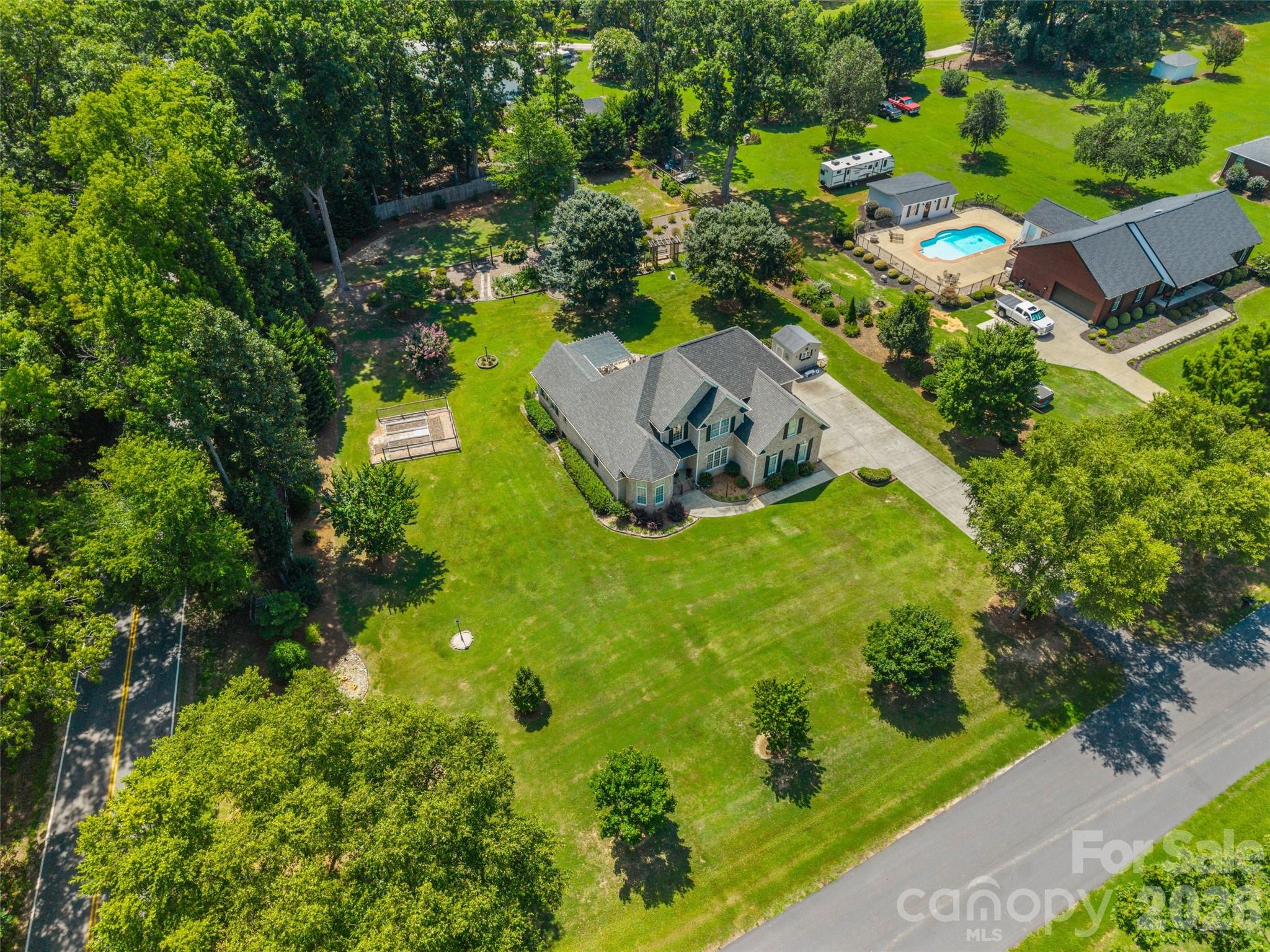 main property photo 14