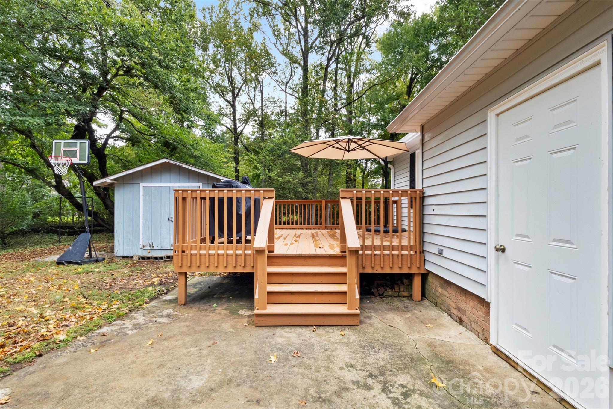 main property photo 28
