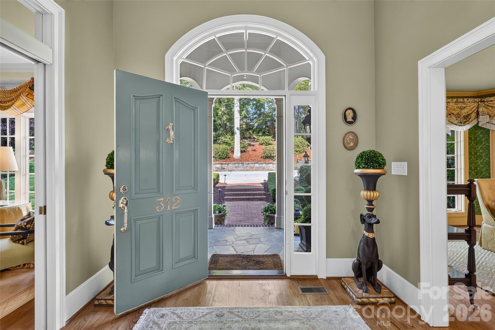 main property photo 6