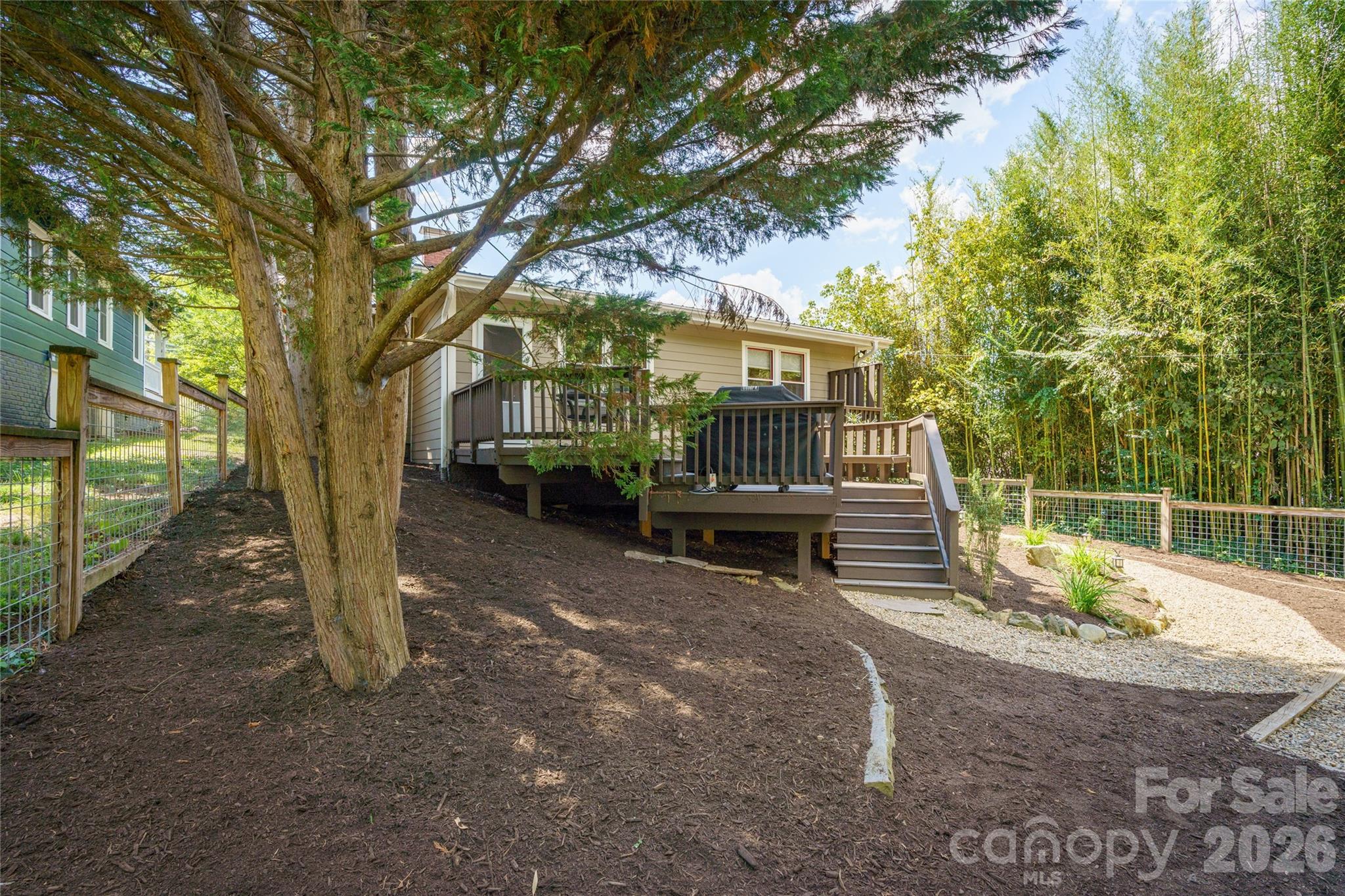 main property photo 28