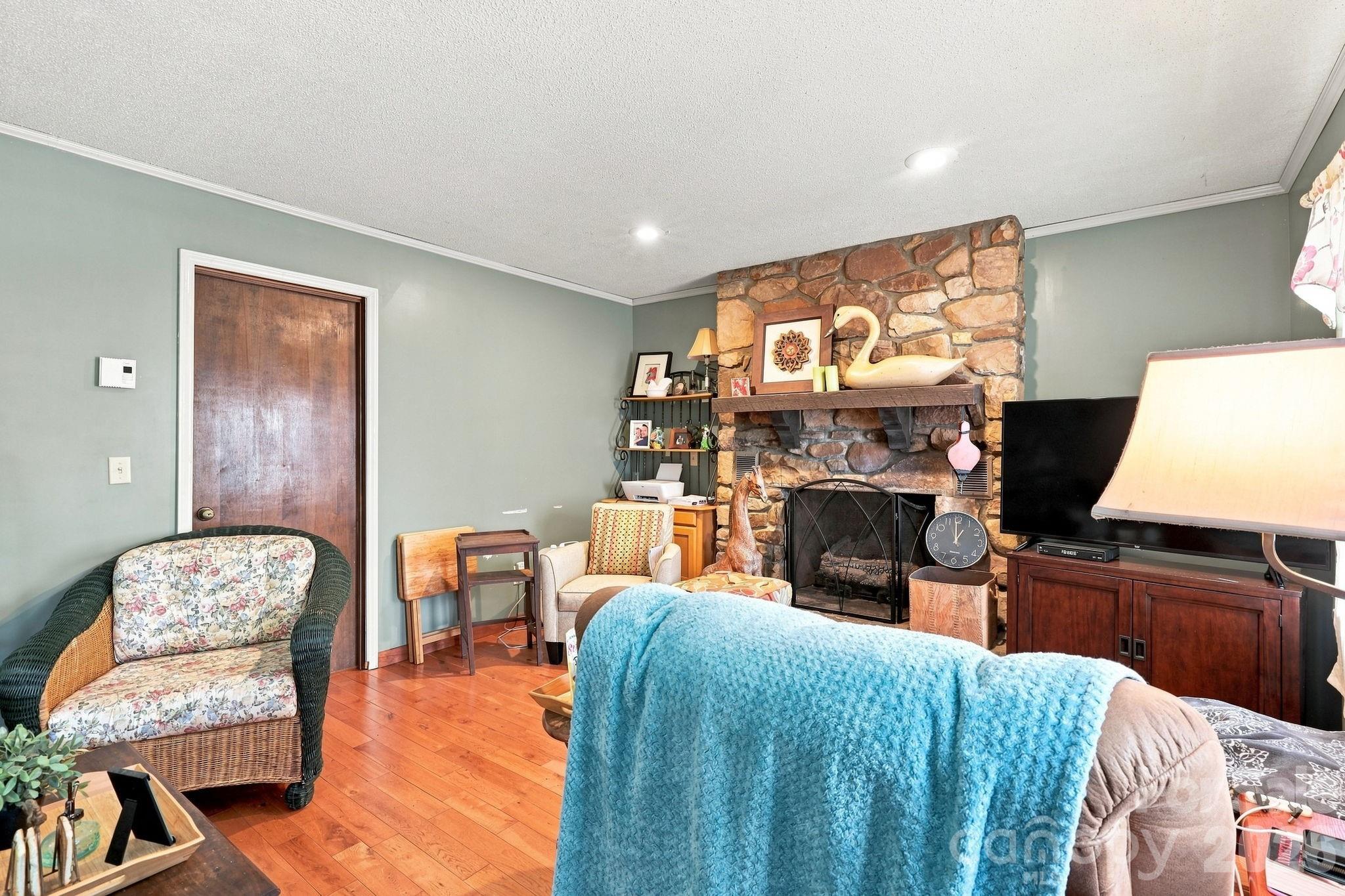 main property photo 4