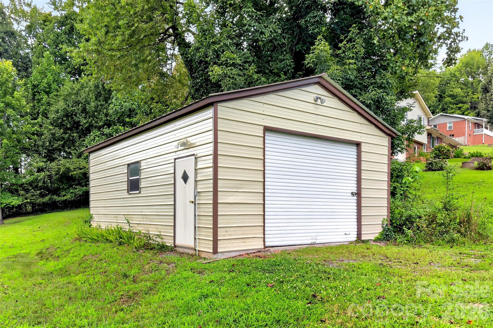 main property photo 33
