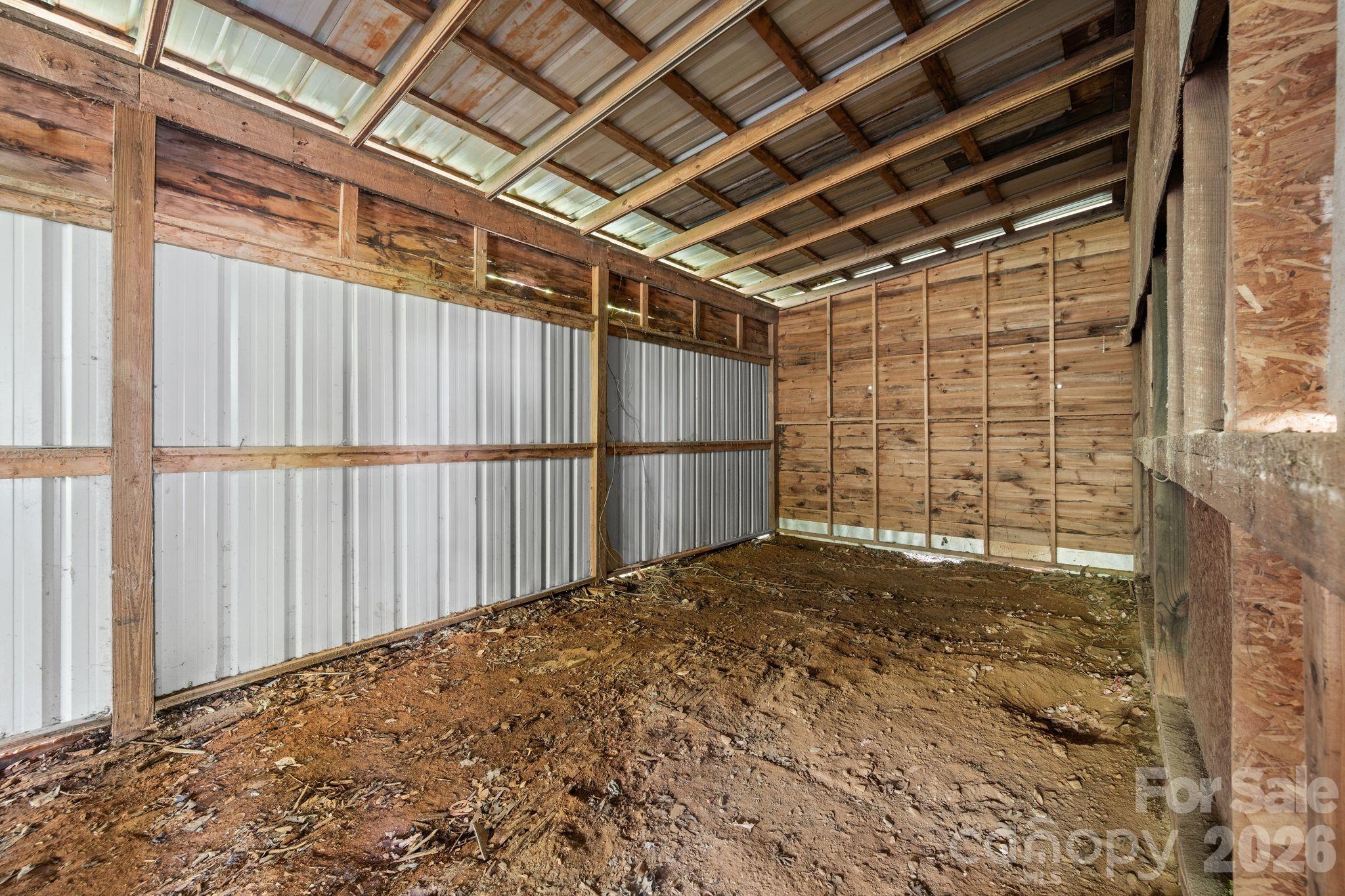 main property photo 40