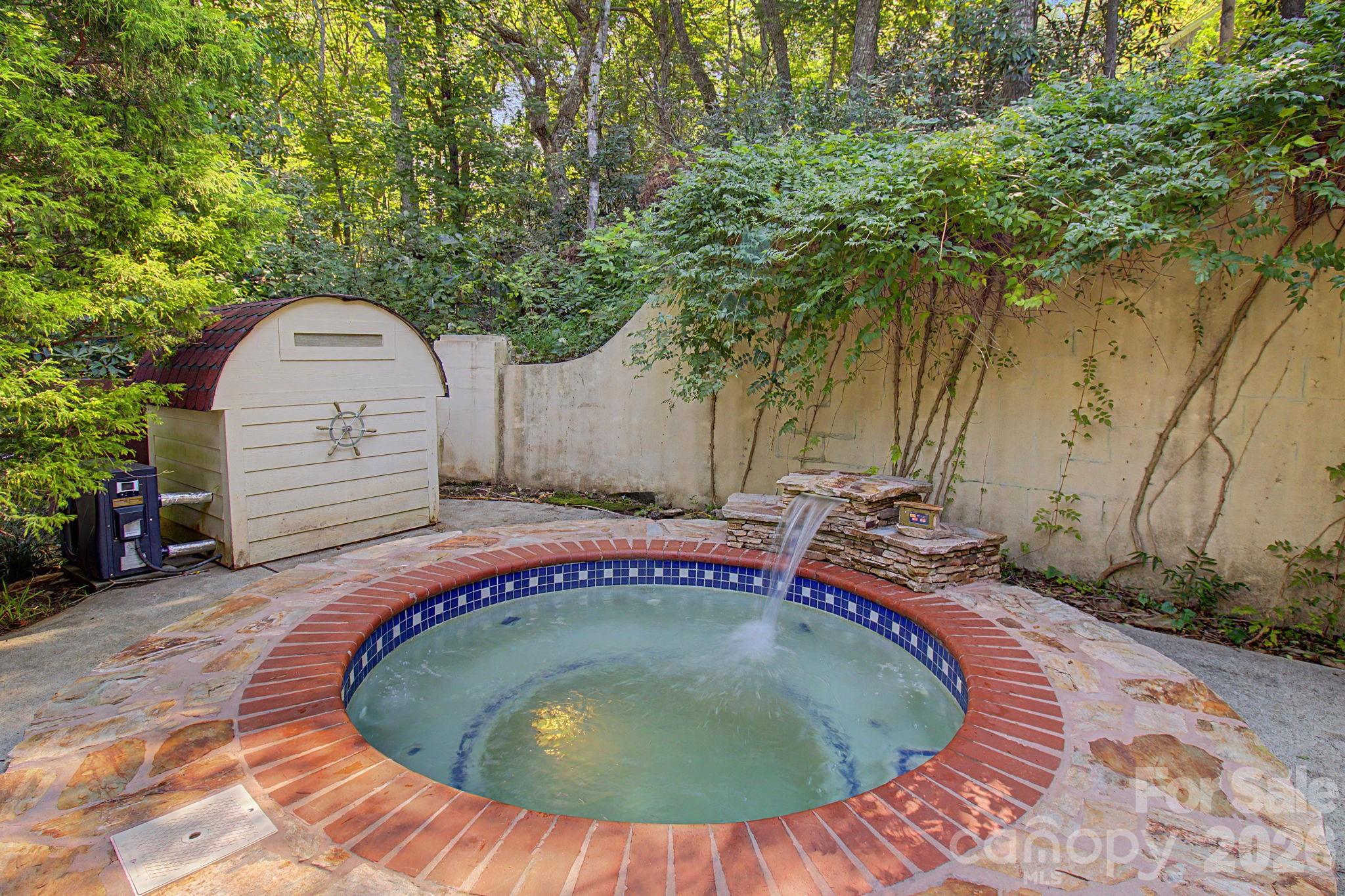 main property photo 14
