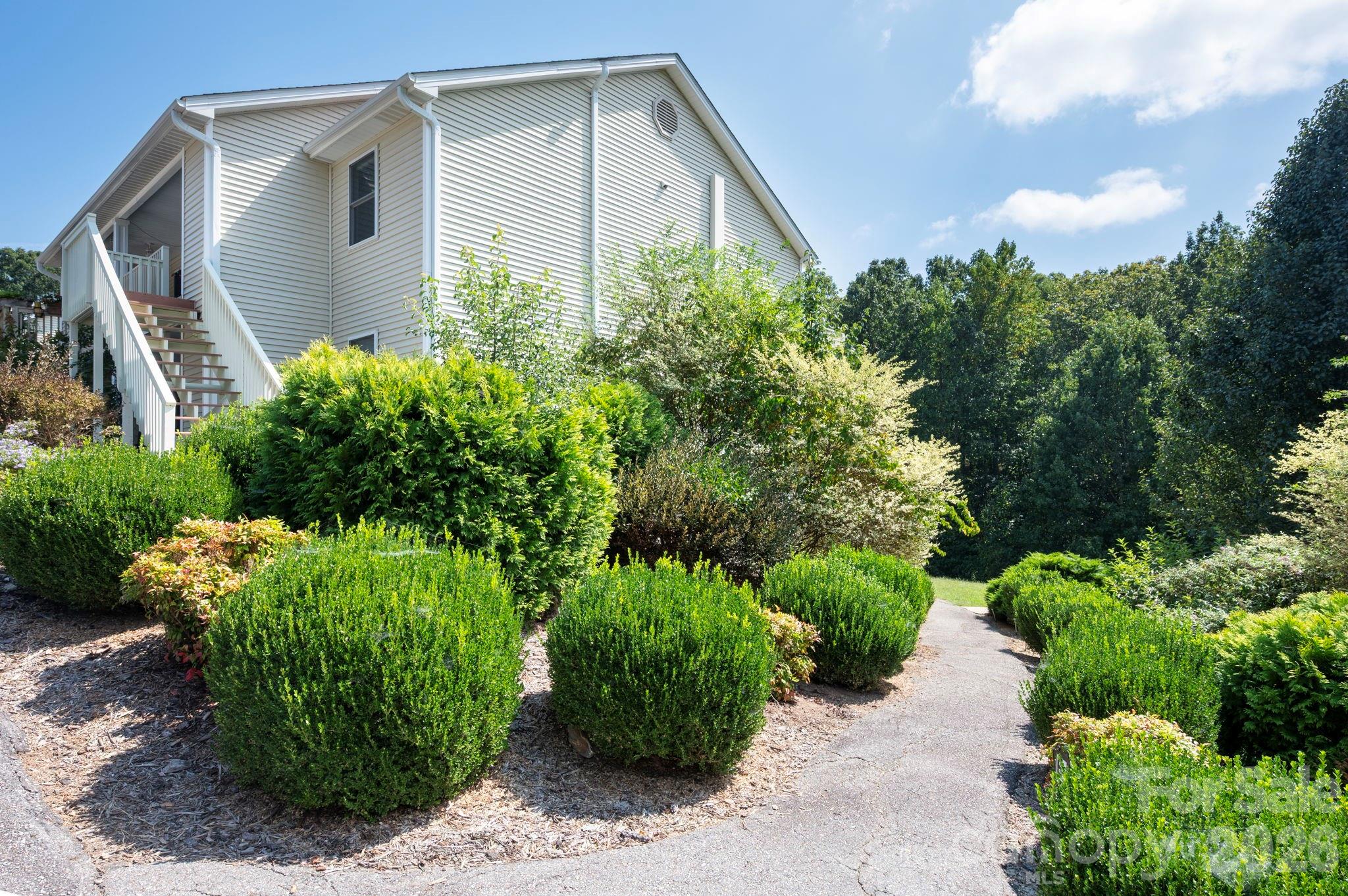 main property photo 28
