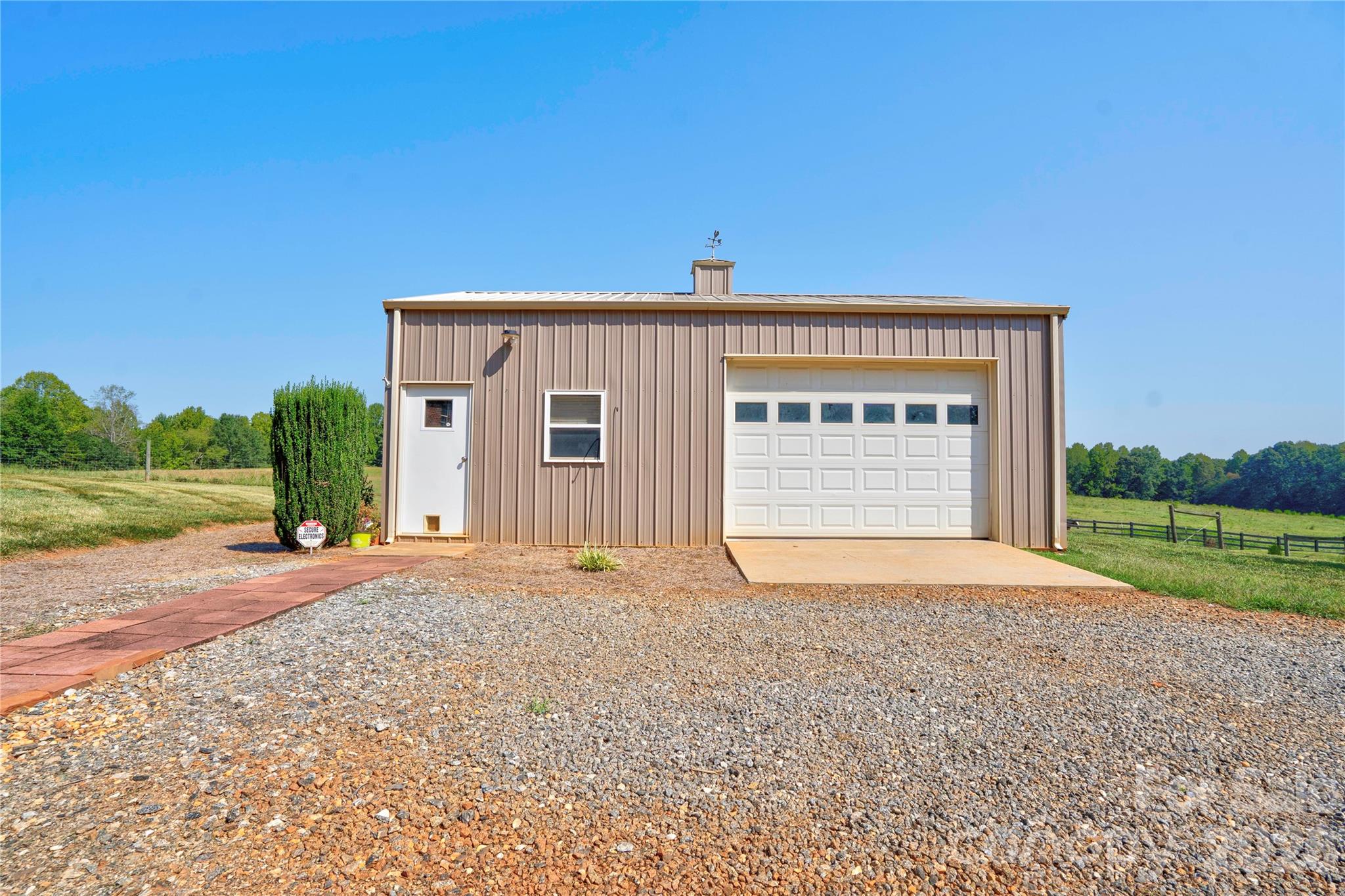 main property photo 40