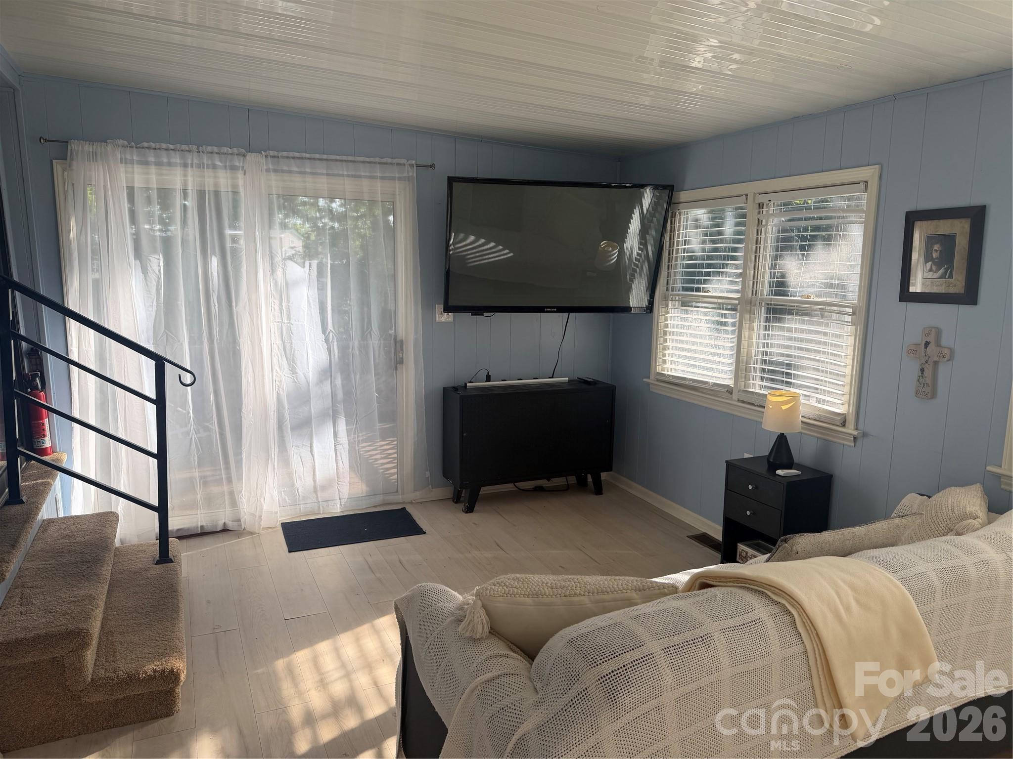 main property photo 17
