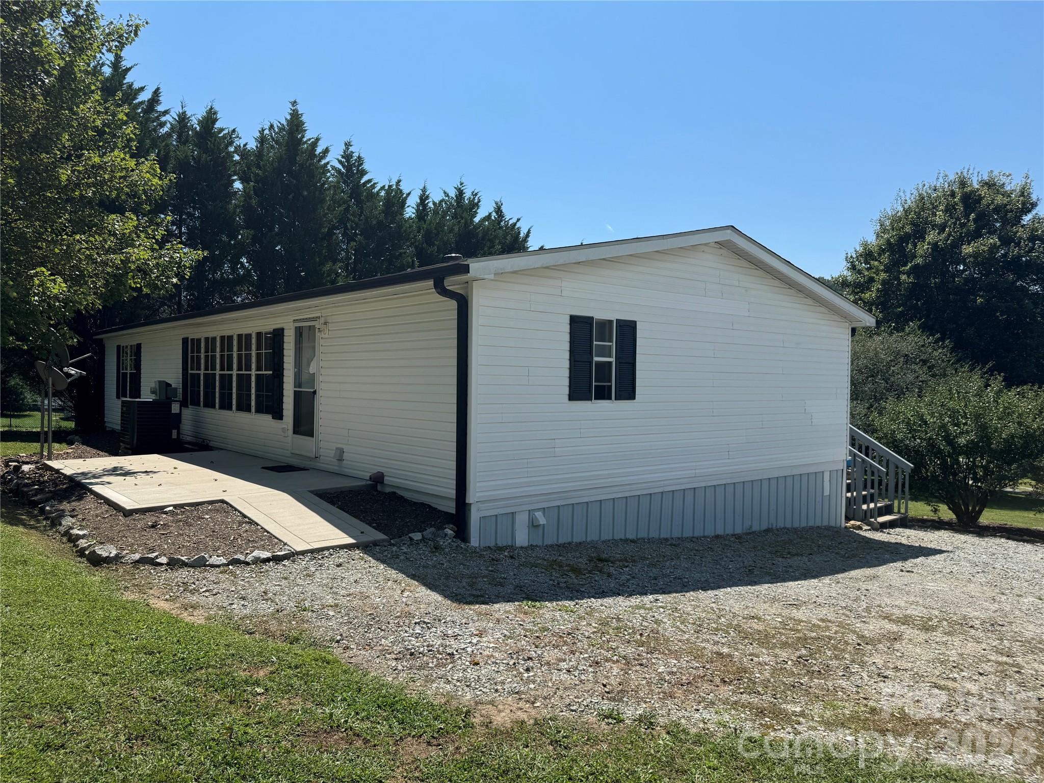 main property photo 28