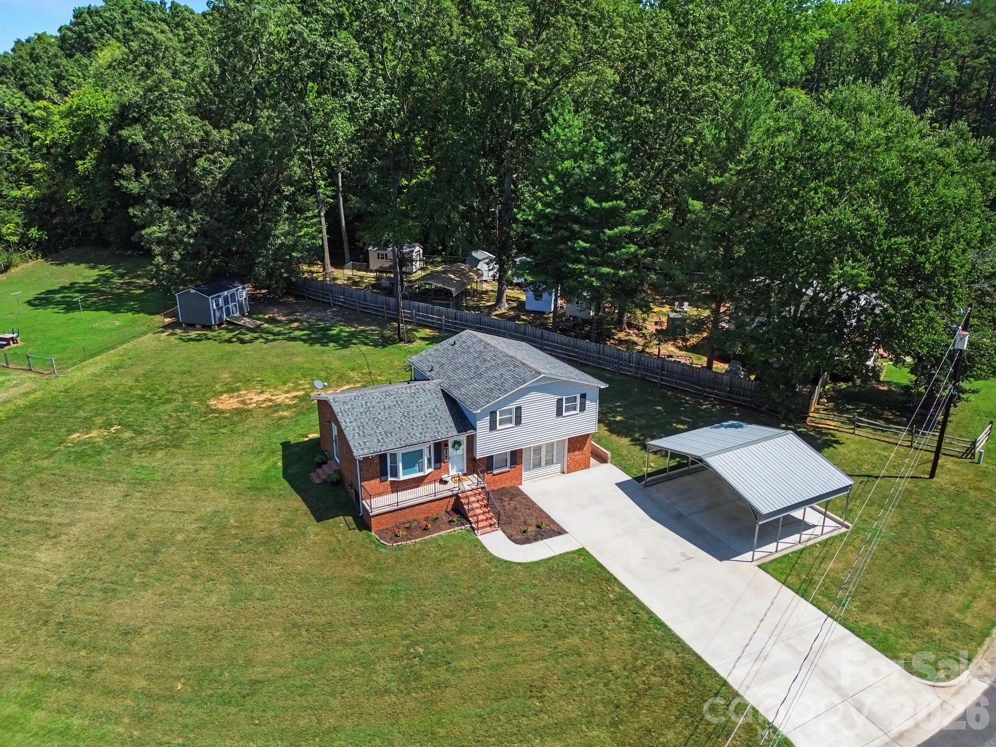 main property photo 28