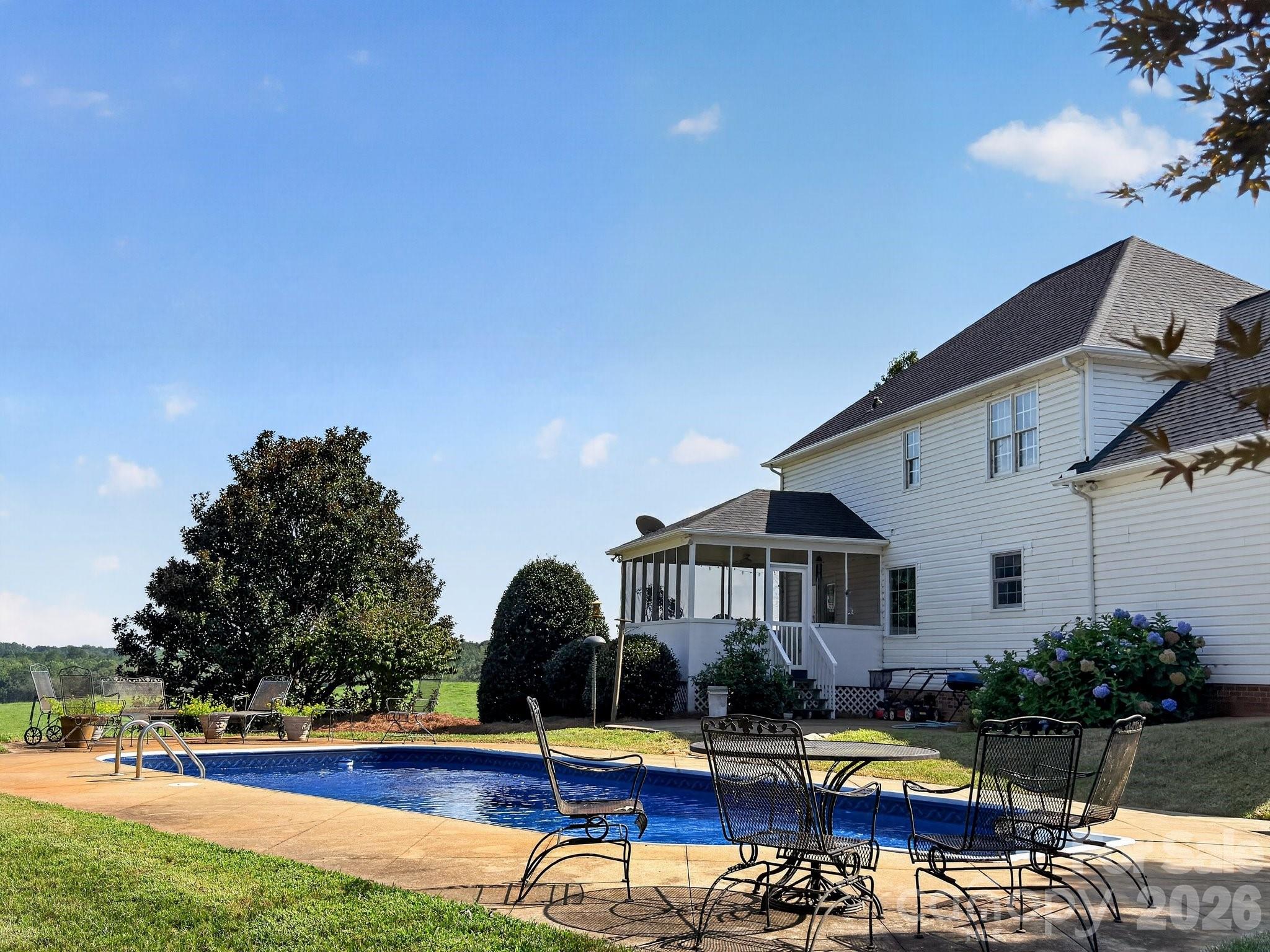 main property photo 9