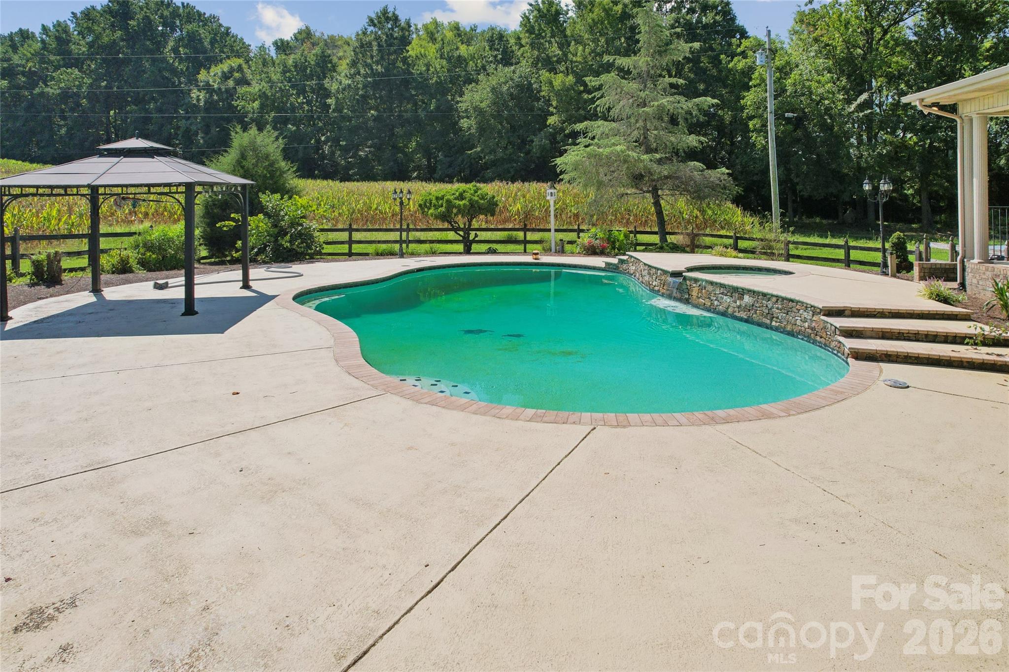 main property photo 8
