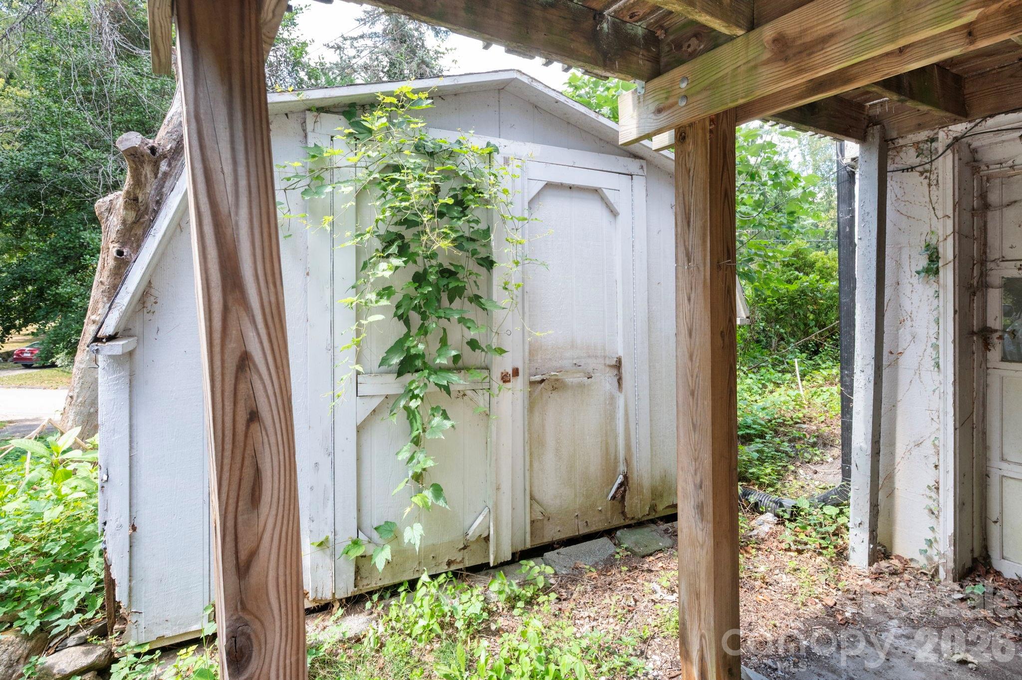 main property photo 29