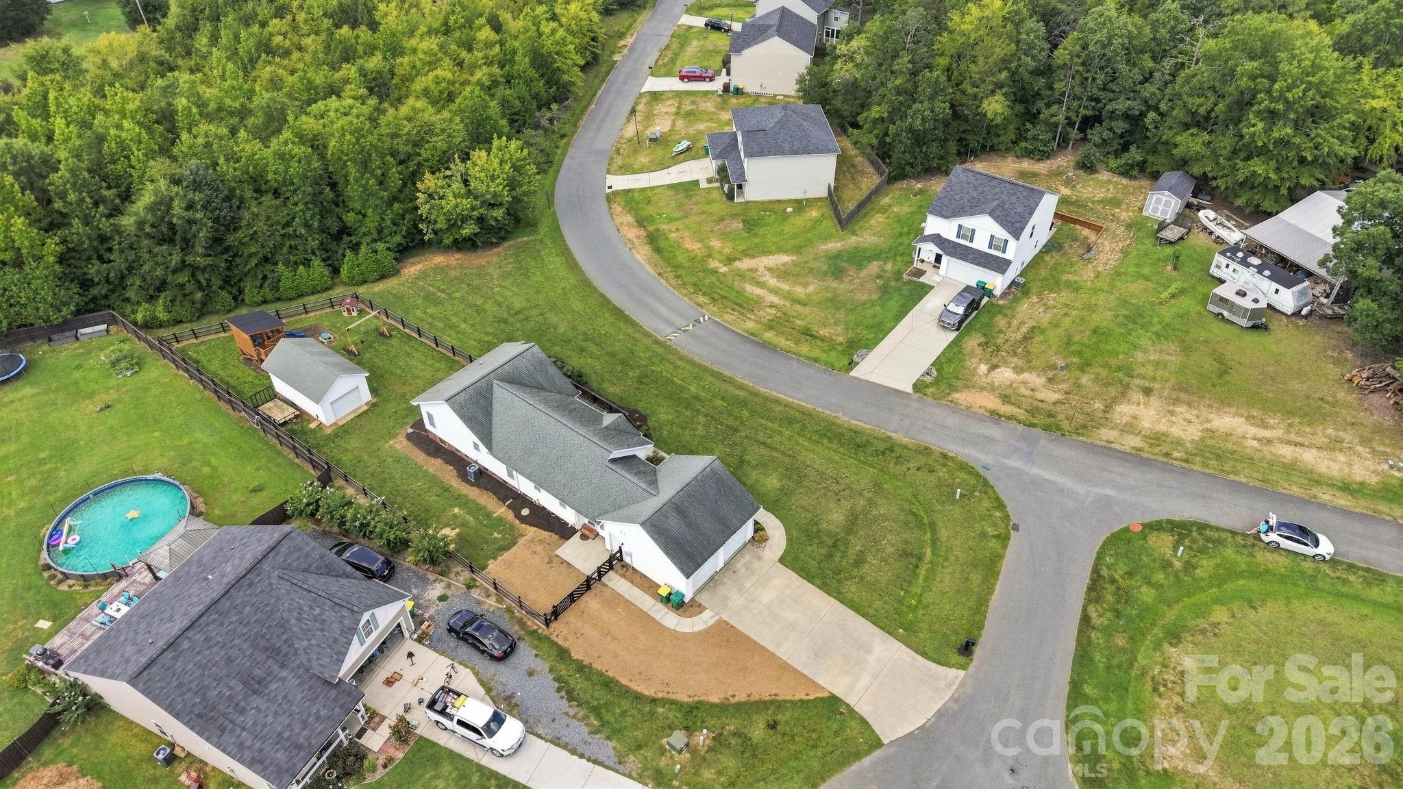 main property photo 40