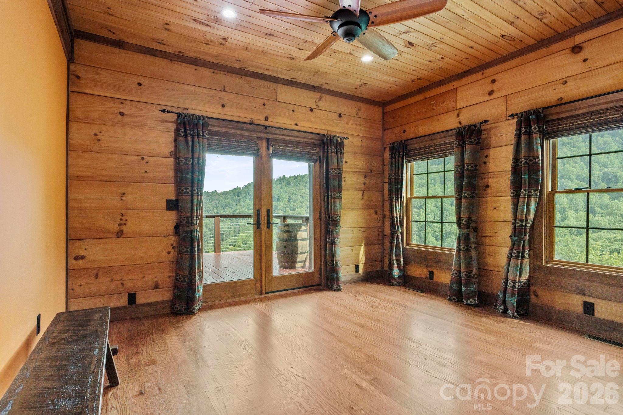 main property photo 28