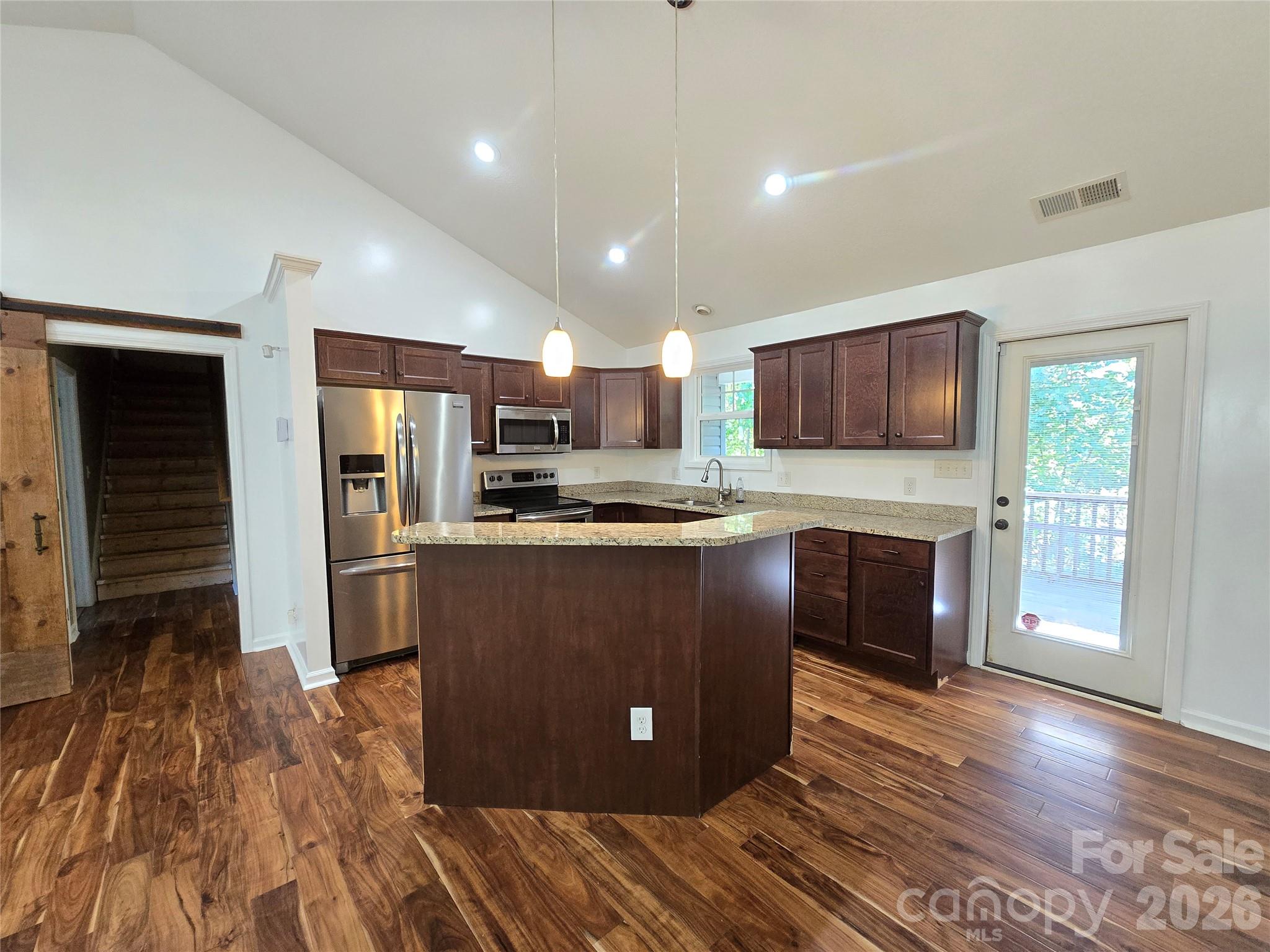 main property photo 19