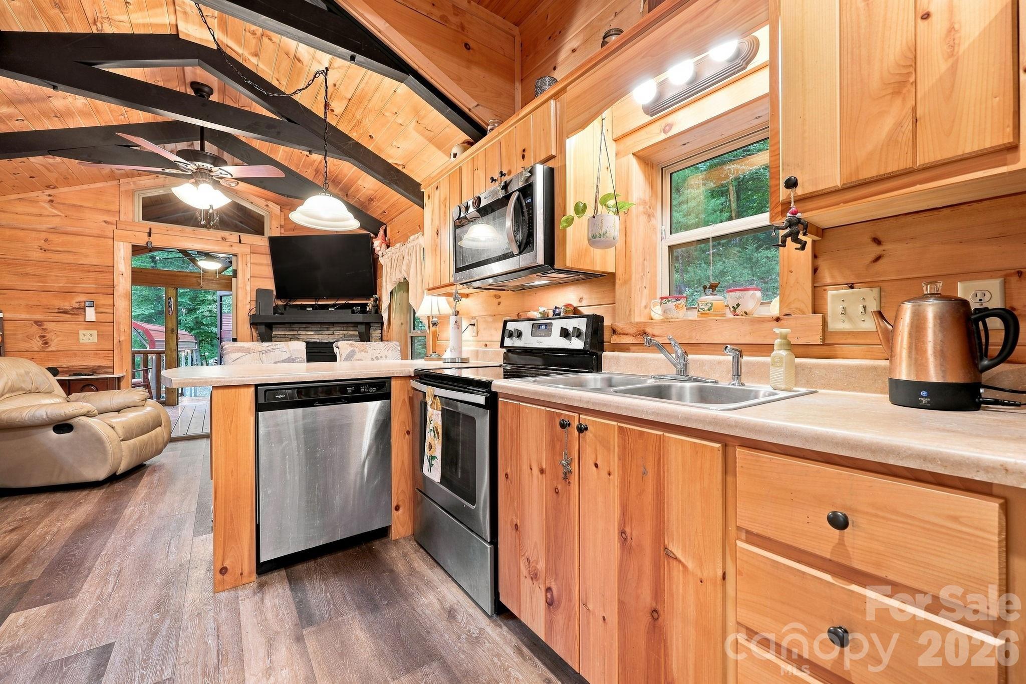 main property photo 7