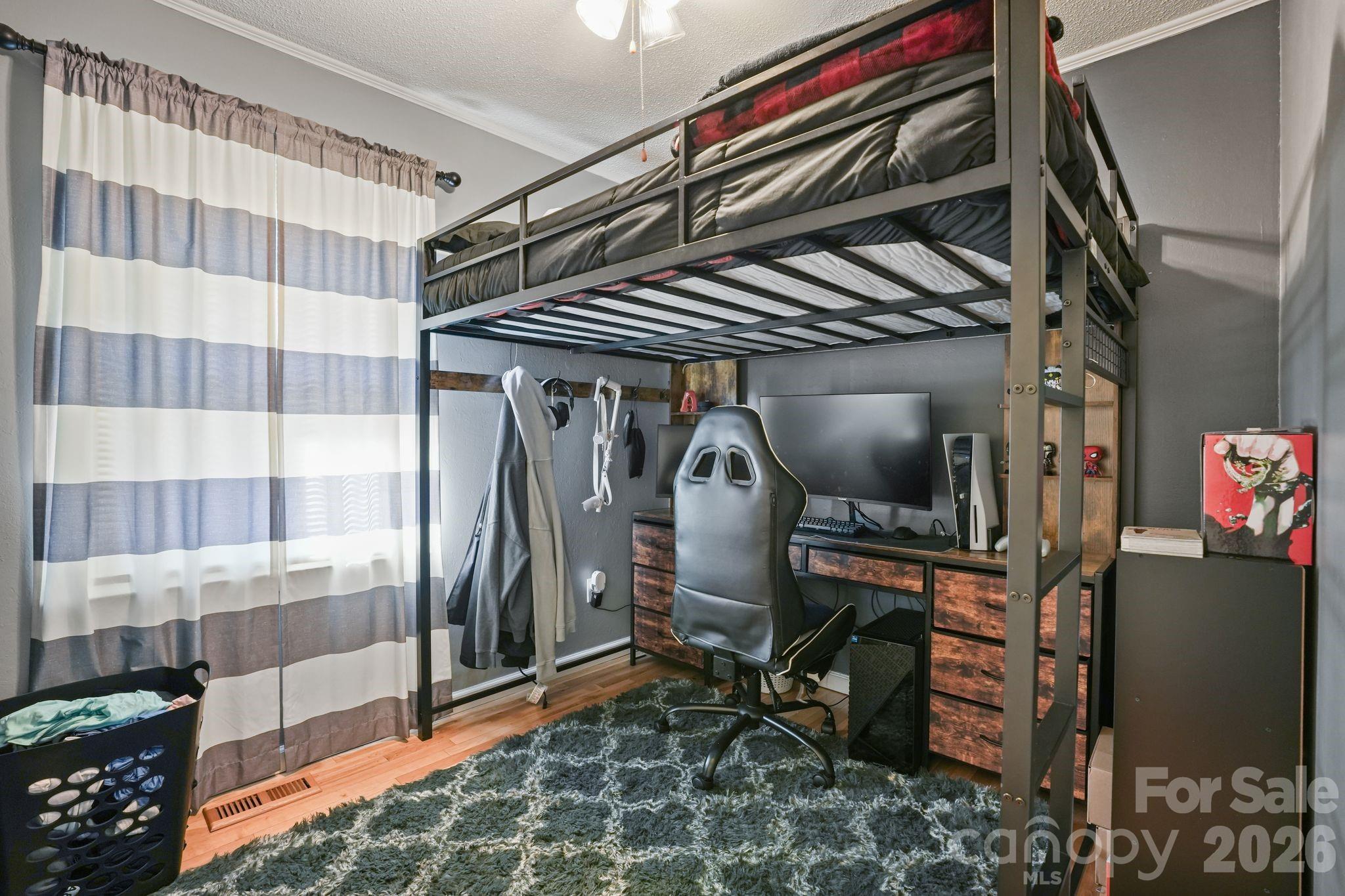 main property photo 13