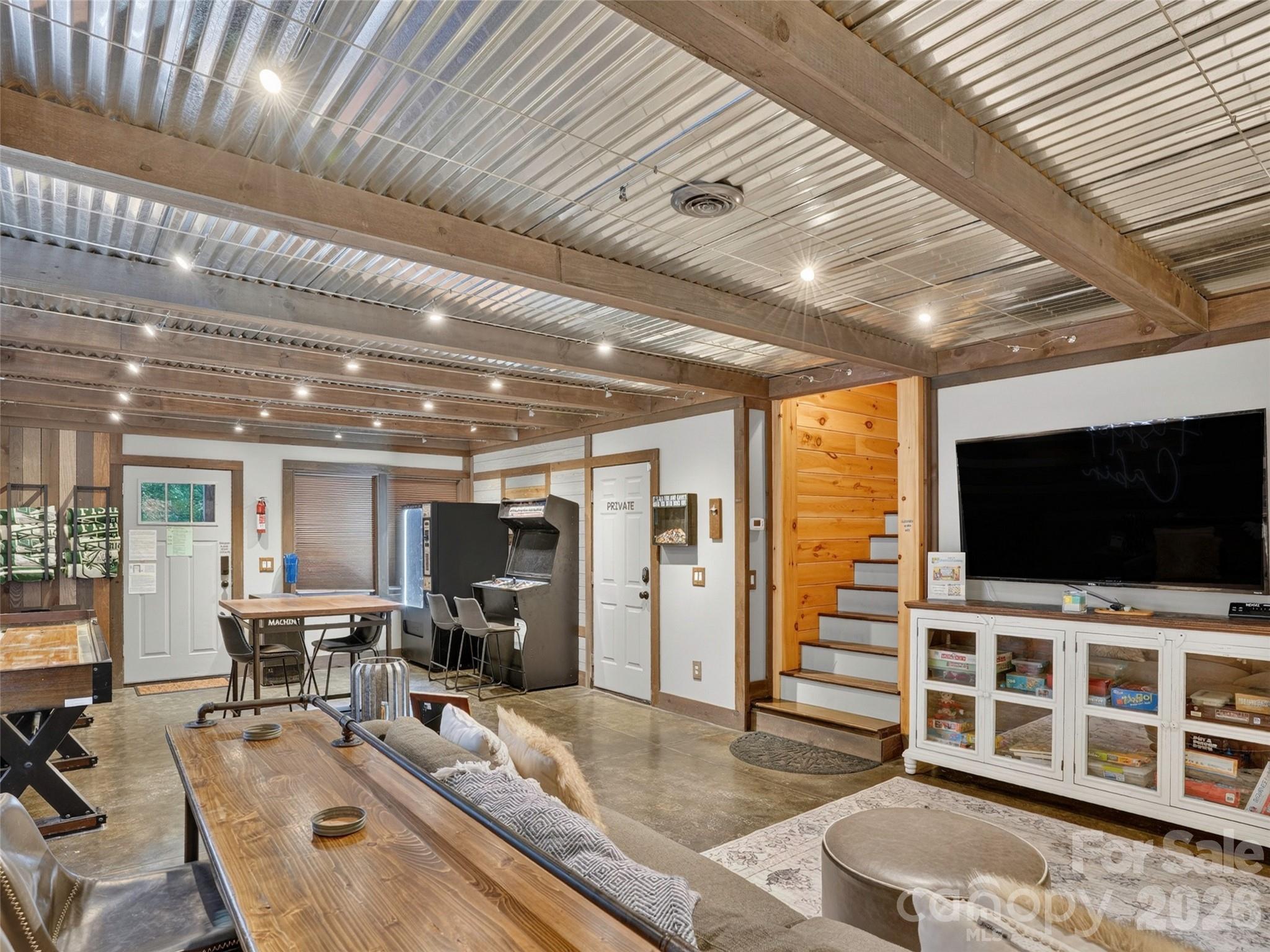 main property photo 32