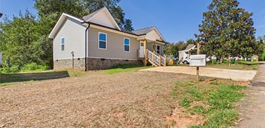 image of property with 3 Bed | 2 Bath | 1,092 Sqft