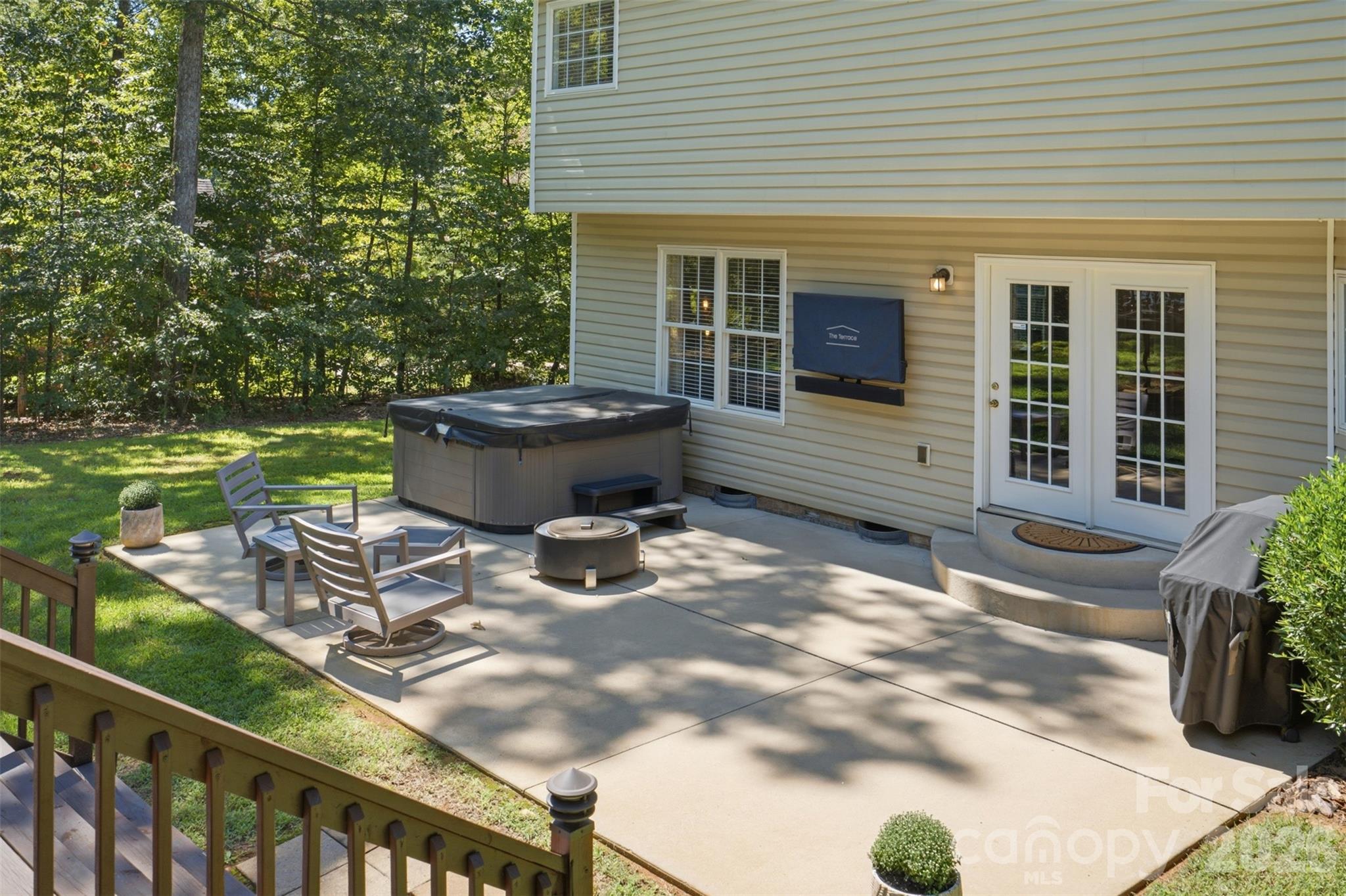 main property photo 32