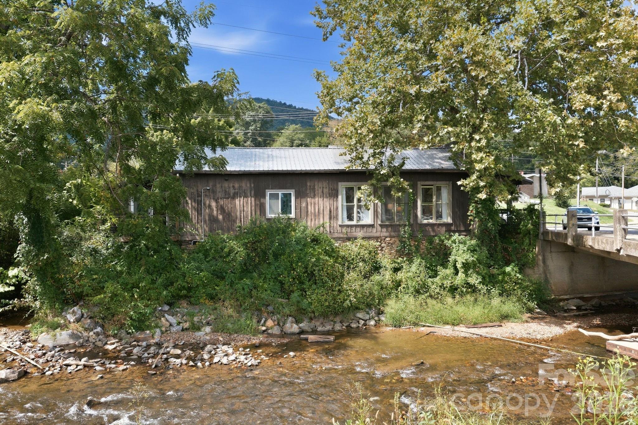 main property photo 10