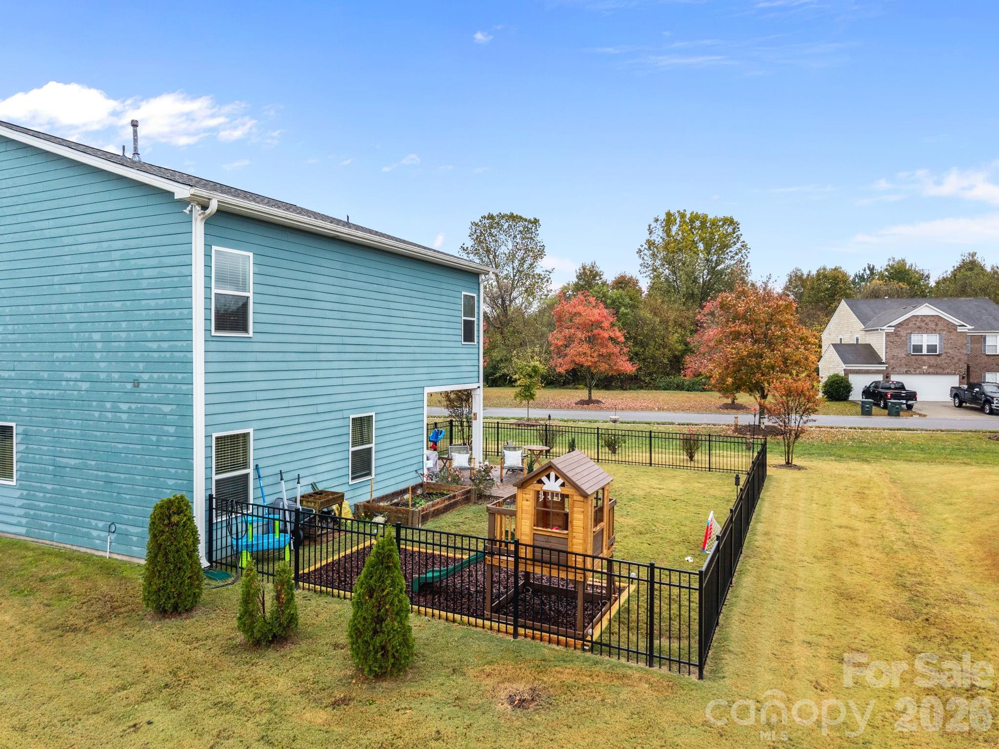 main property photo 40