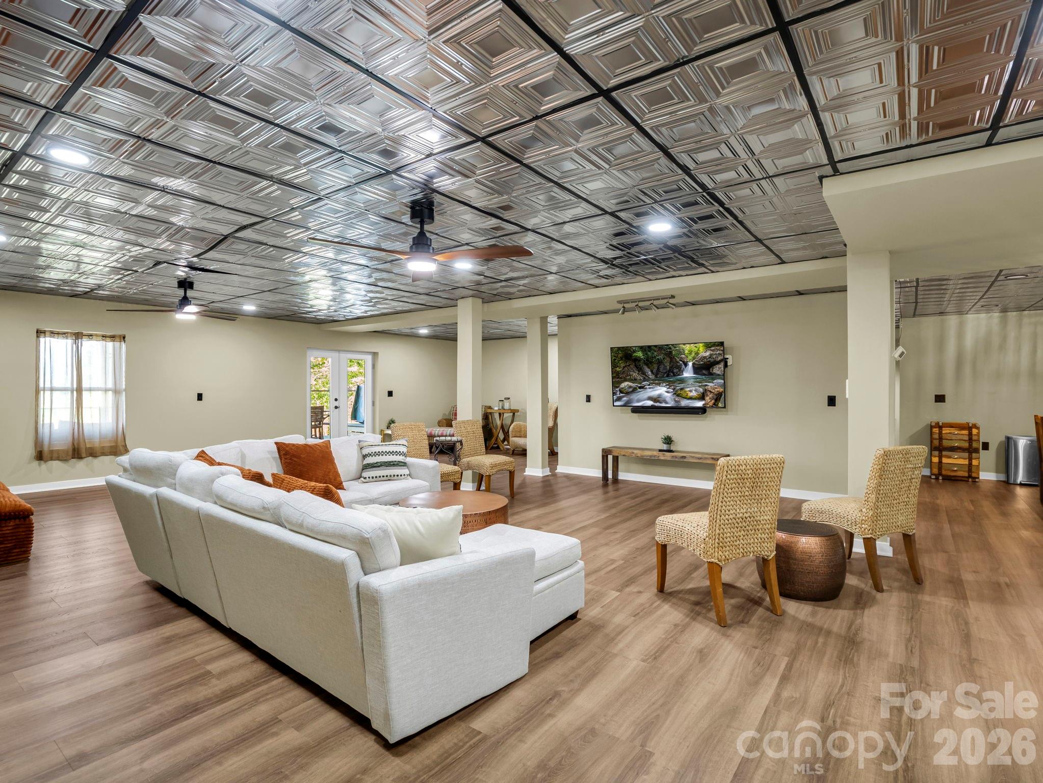 main property photo 28