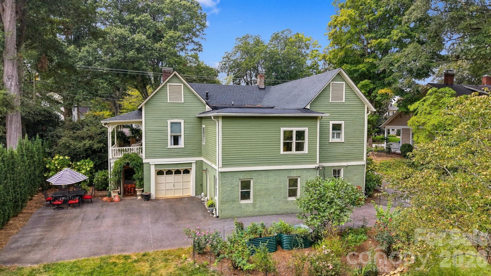 main property photo 40
