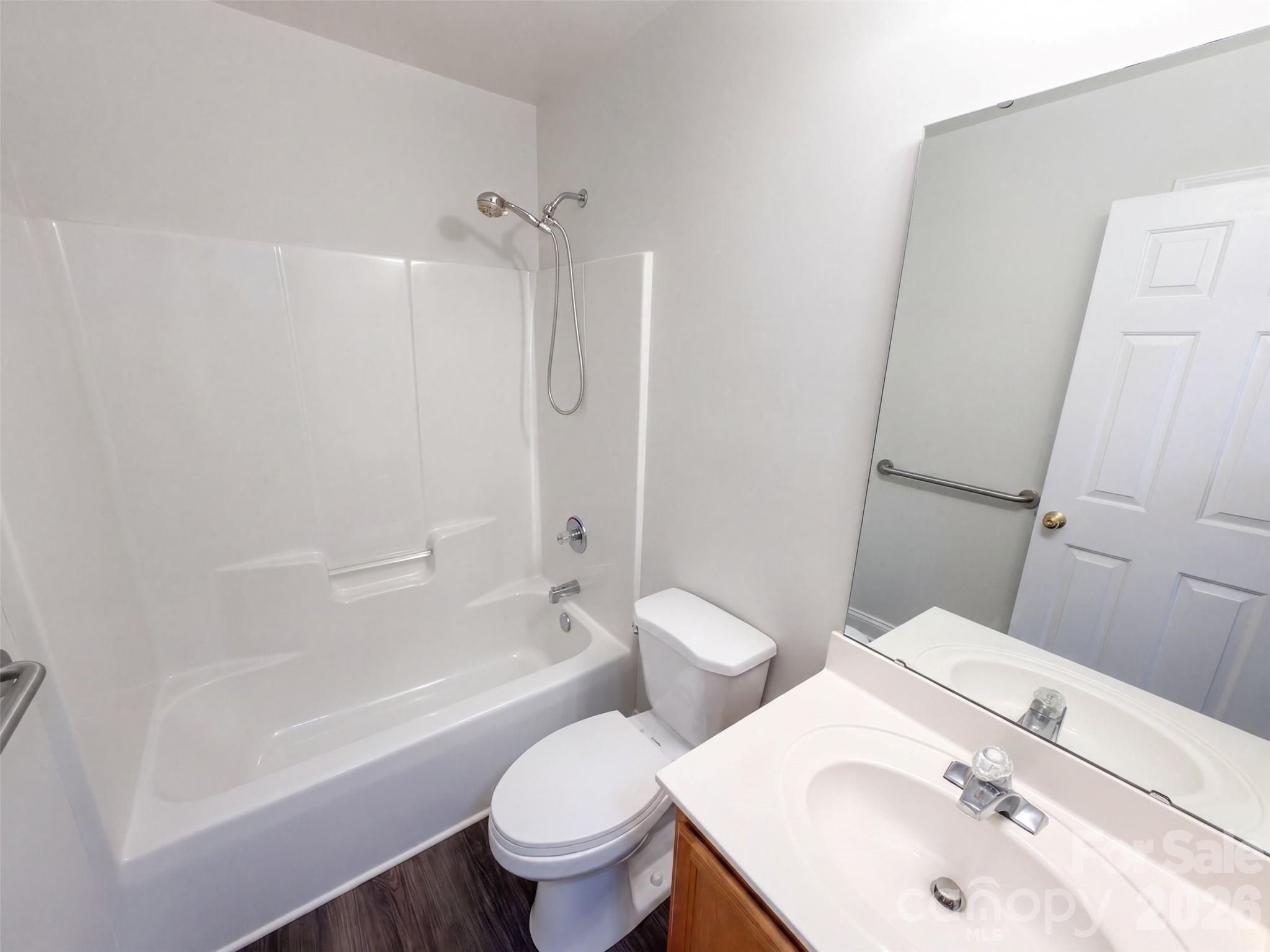main property photo 13