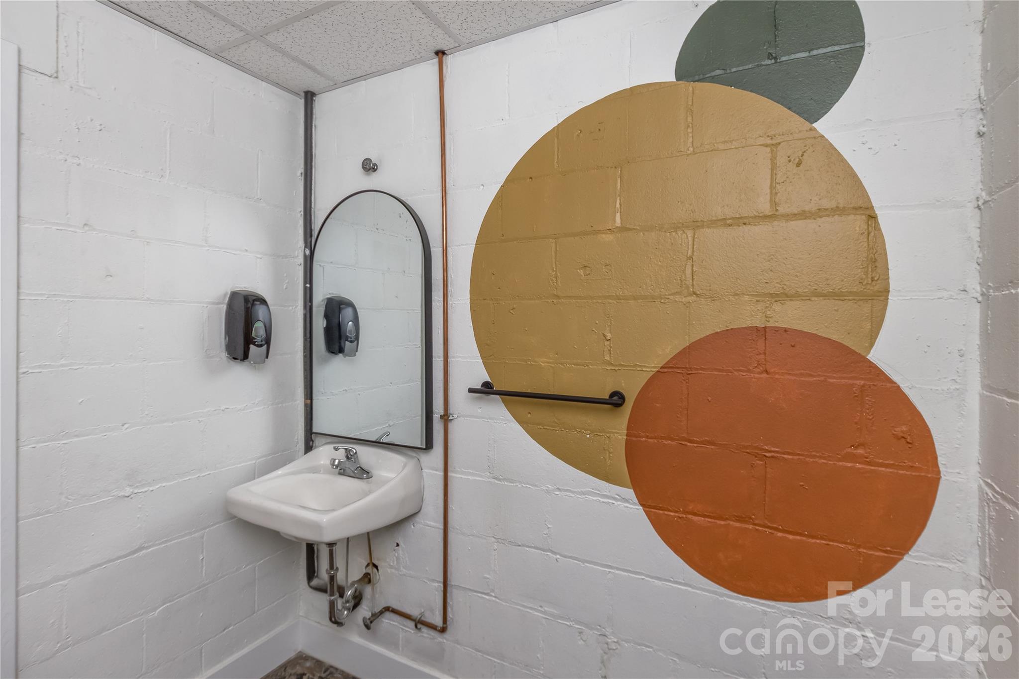 main property photo 9