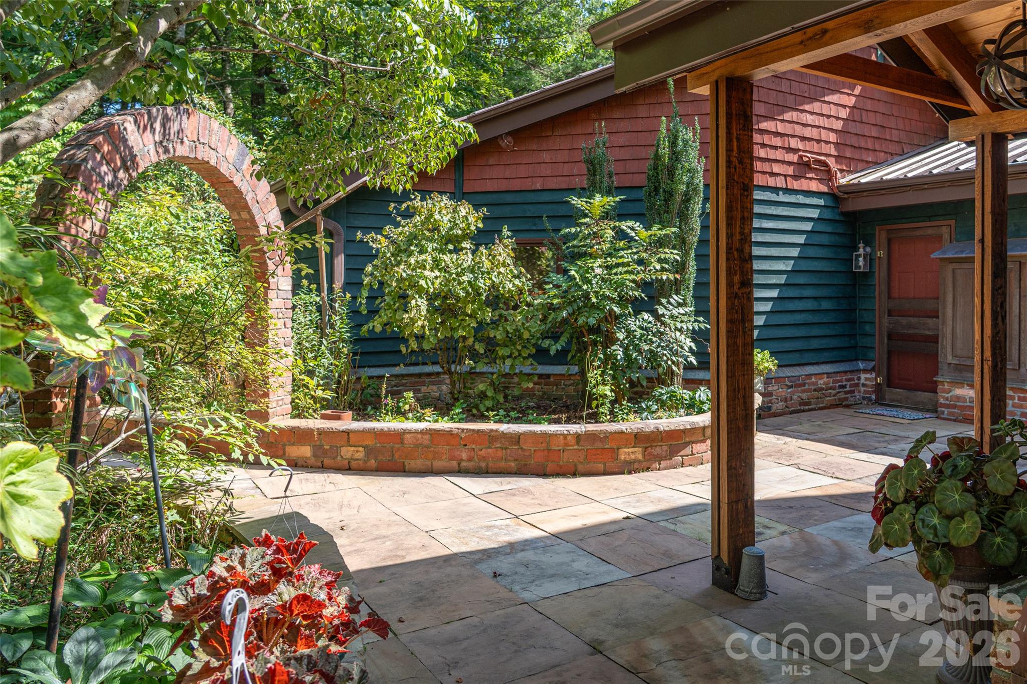 main property photo 4