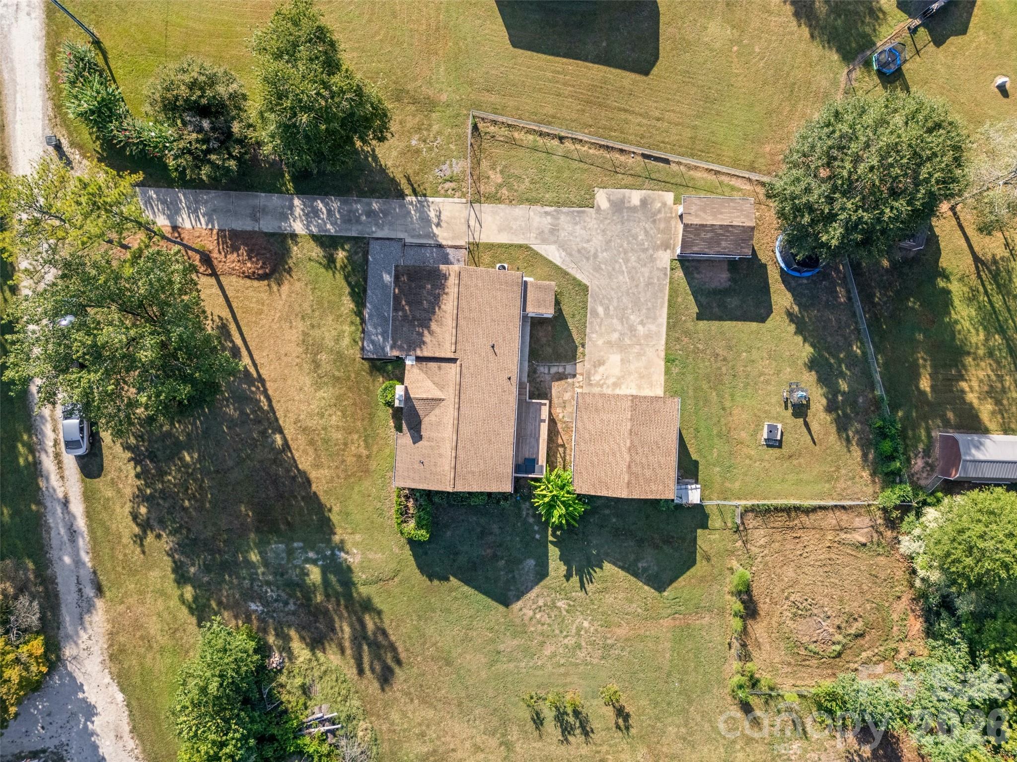 main property photo 16