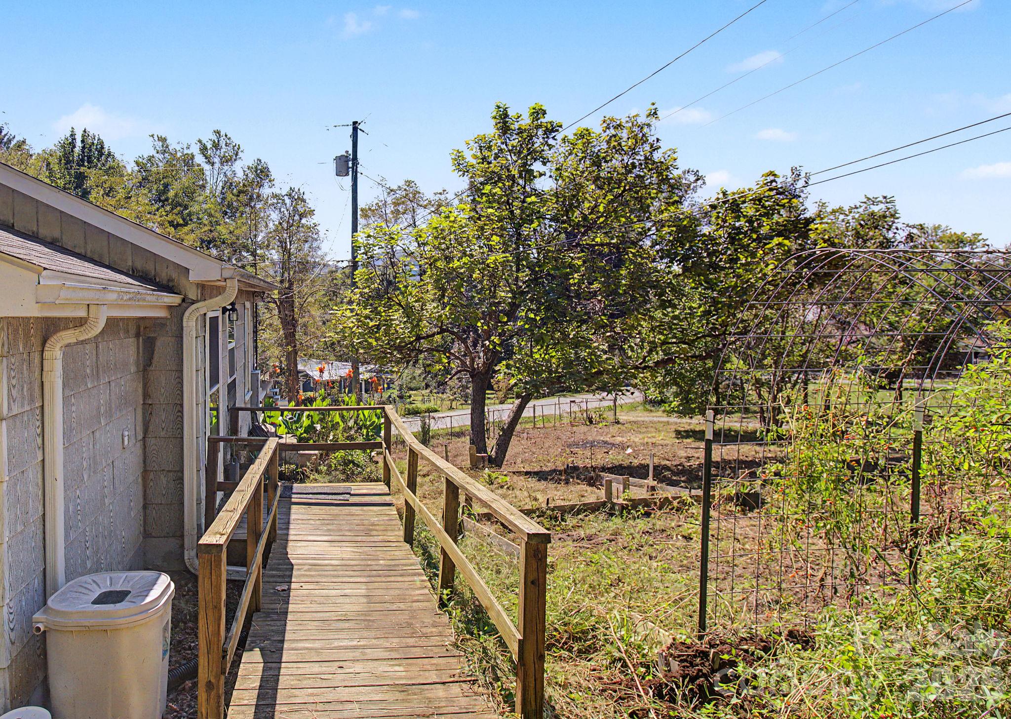 main property photo 34