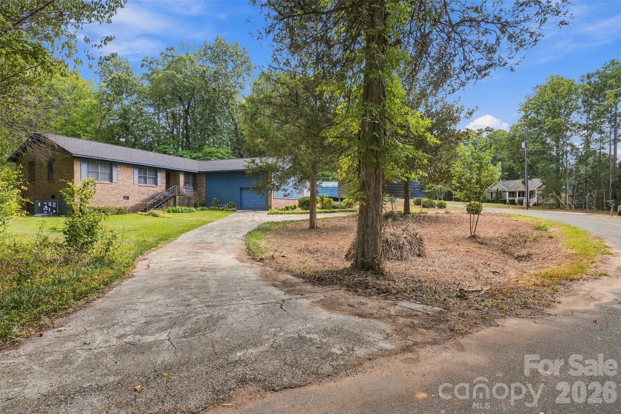 main property photo 0