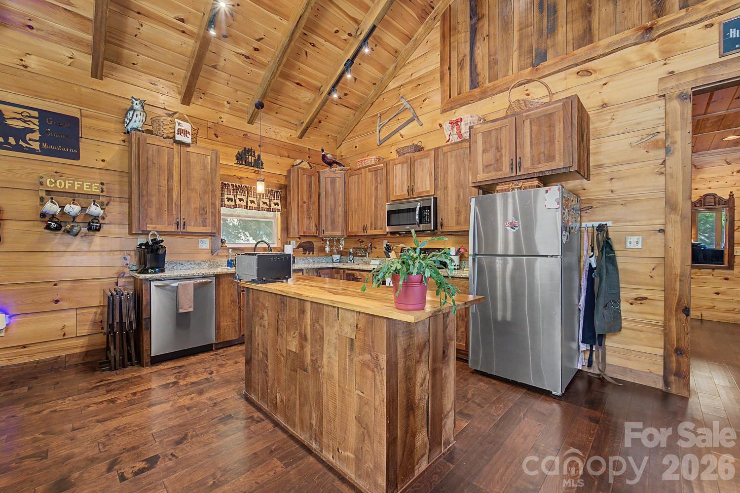 main property photo 10