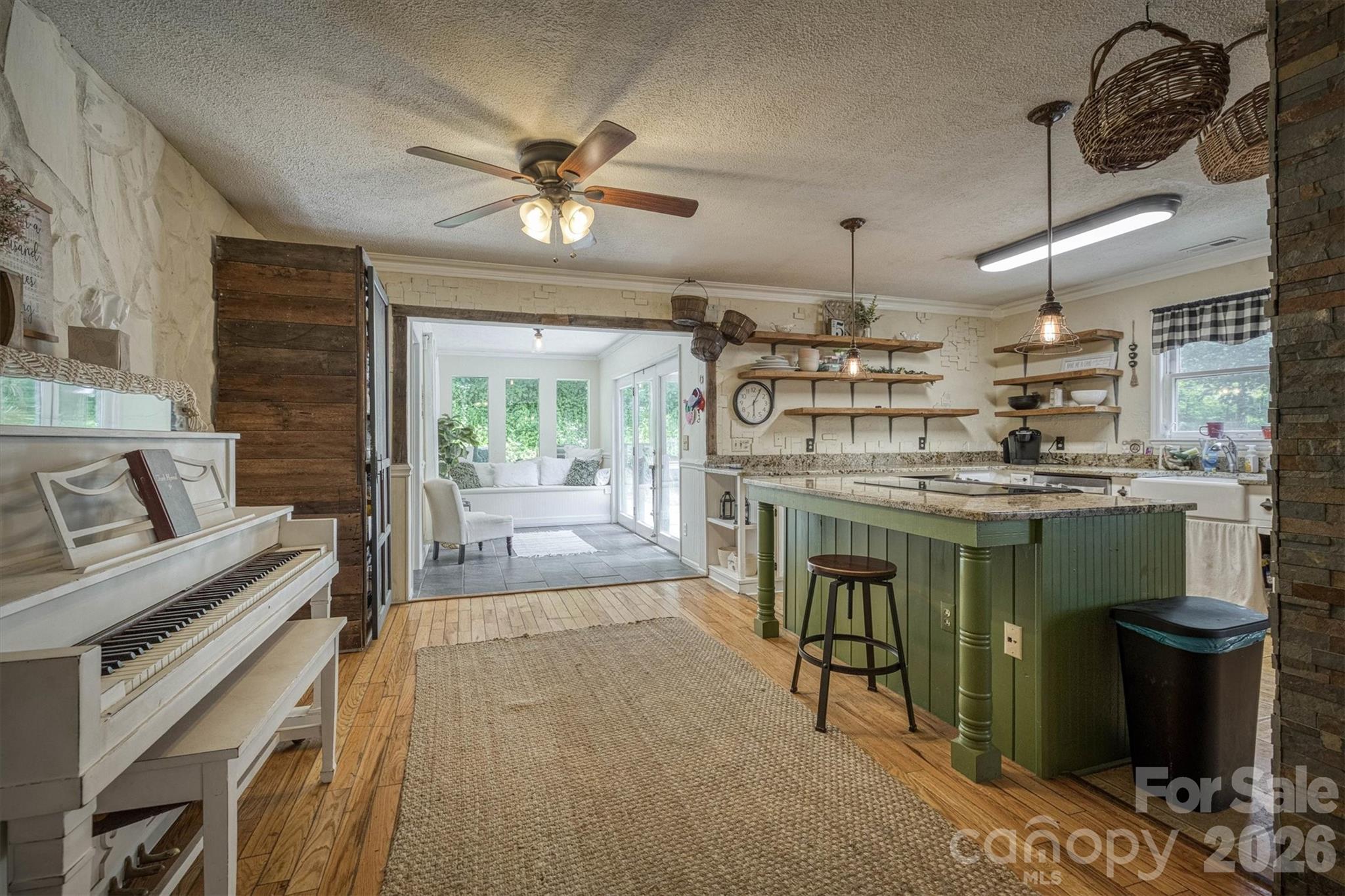 main property photo 4