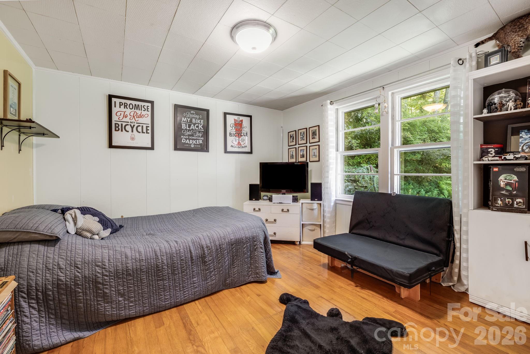 main property photo 28