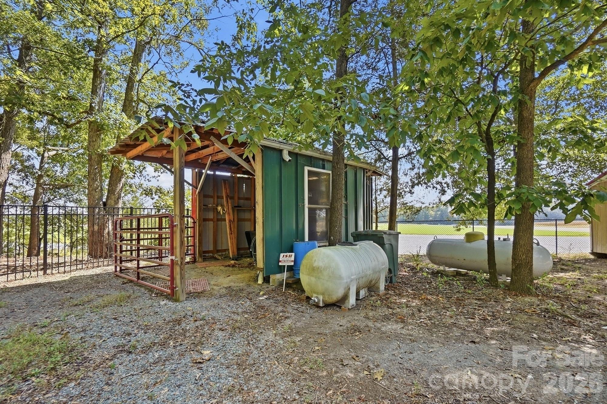 main property photo 41
